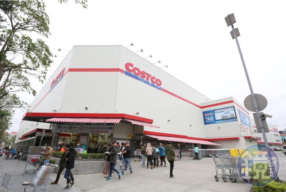 網友不解為何好市多熟食部只能使用現金交易，擔心造成防疫破口。（本刊資料照）