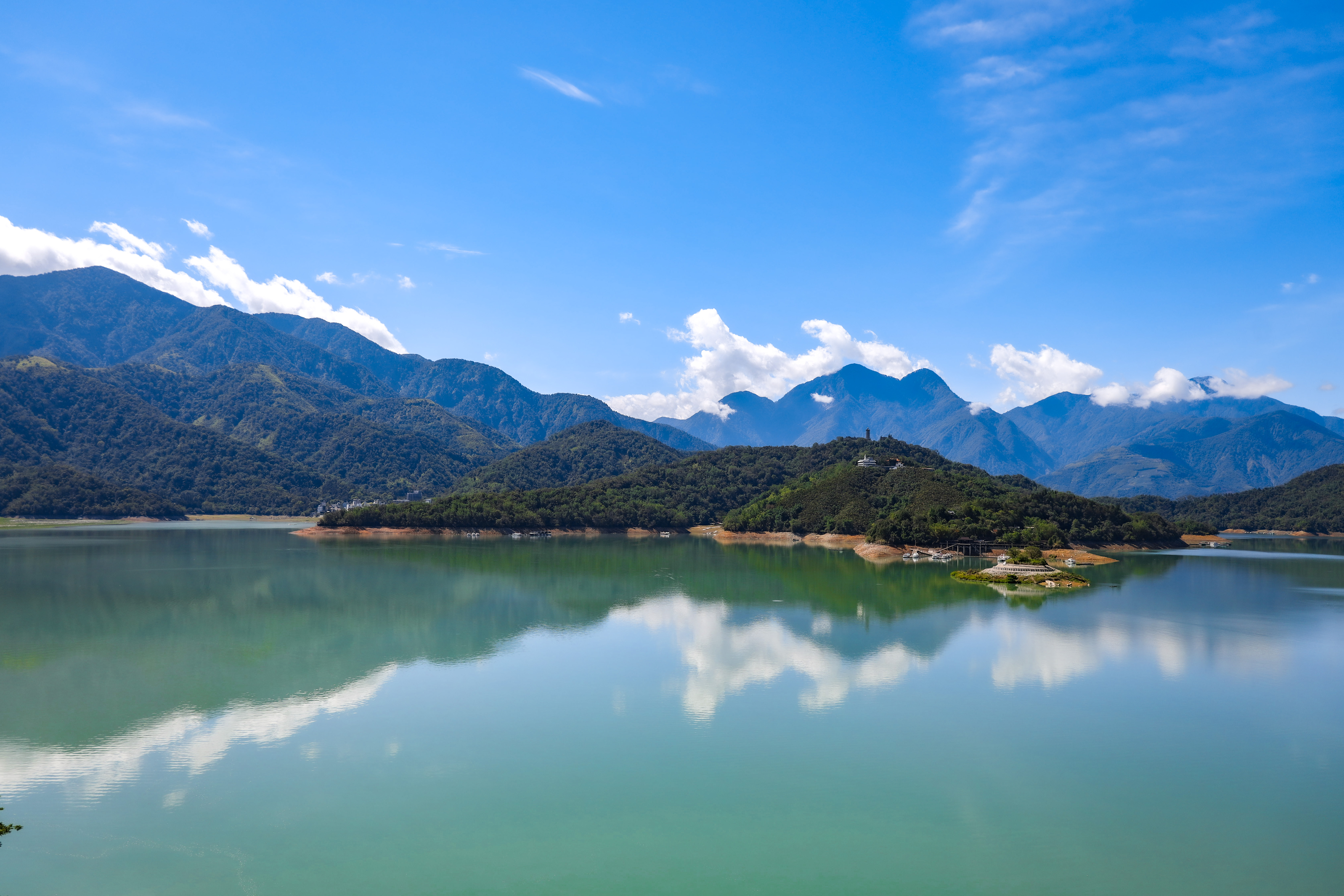 日月潭再現湖光山色。（涵碧樓提供）