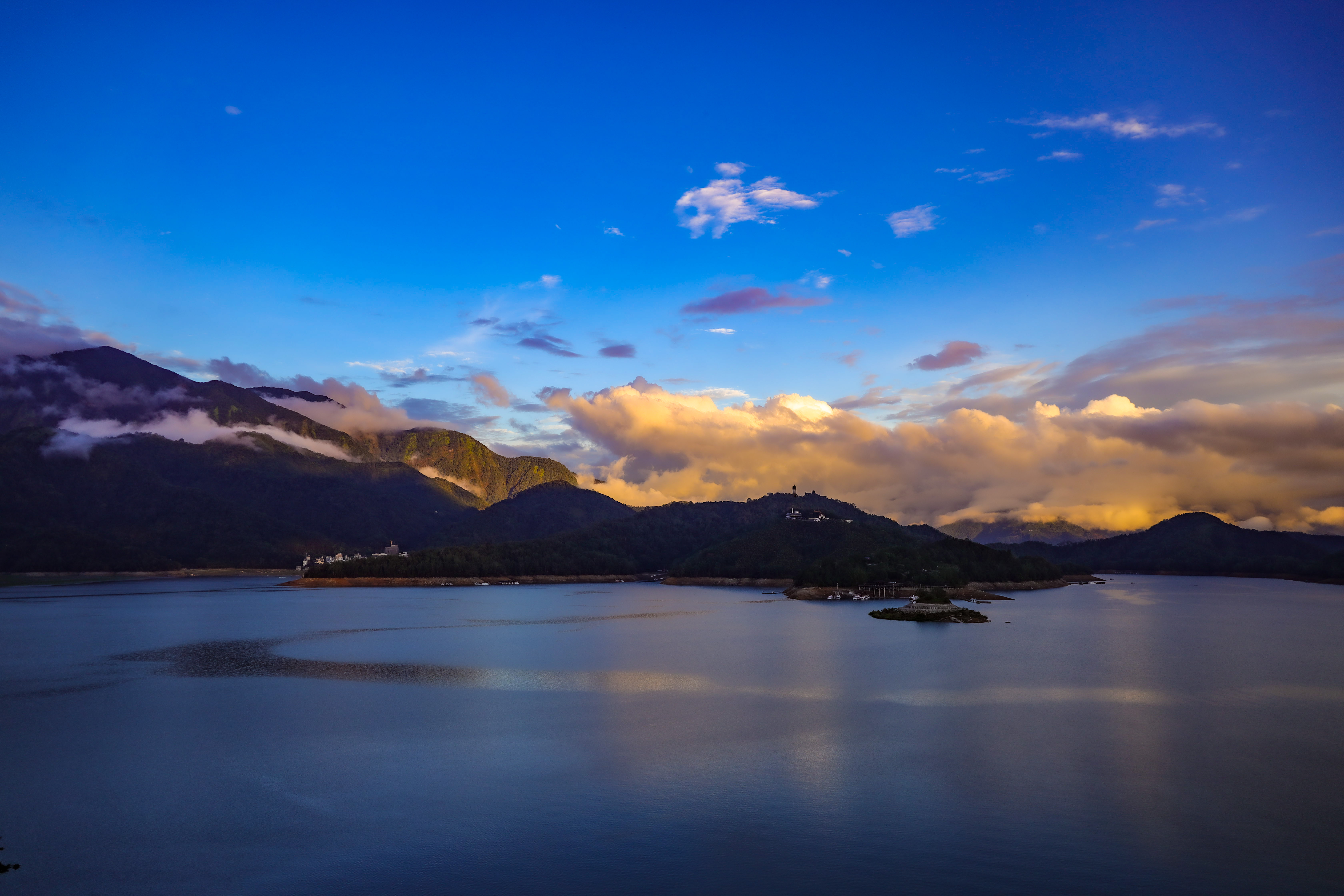 南投縣日月潭湖水景色優美,一年四季都是滿滿觀光人潮。(涵碧樓提供)