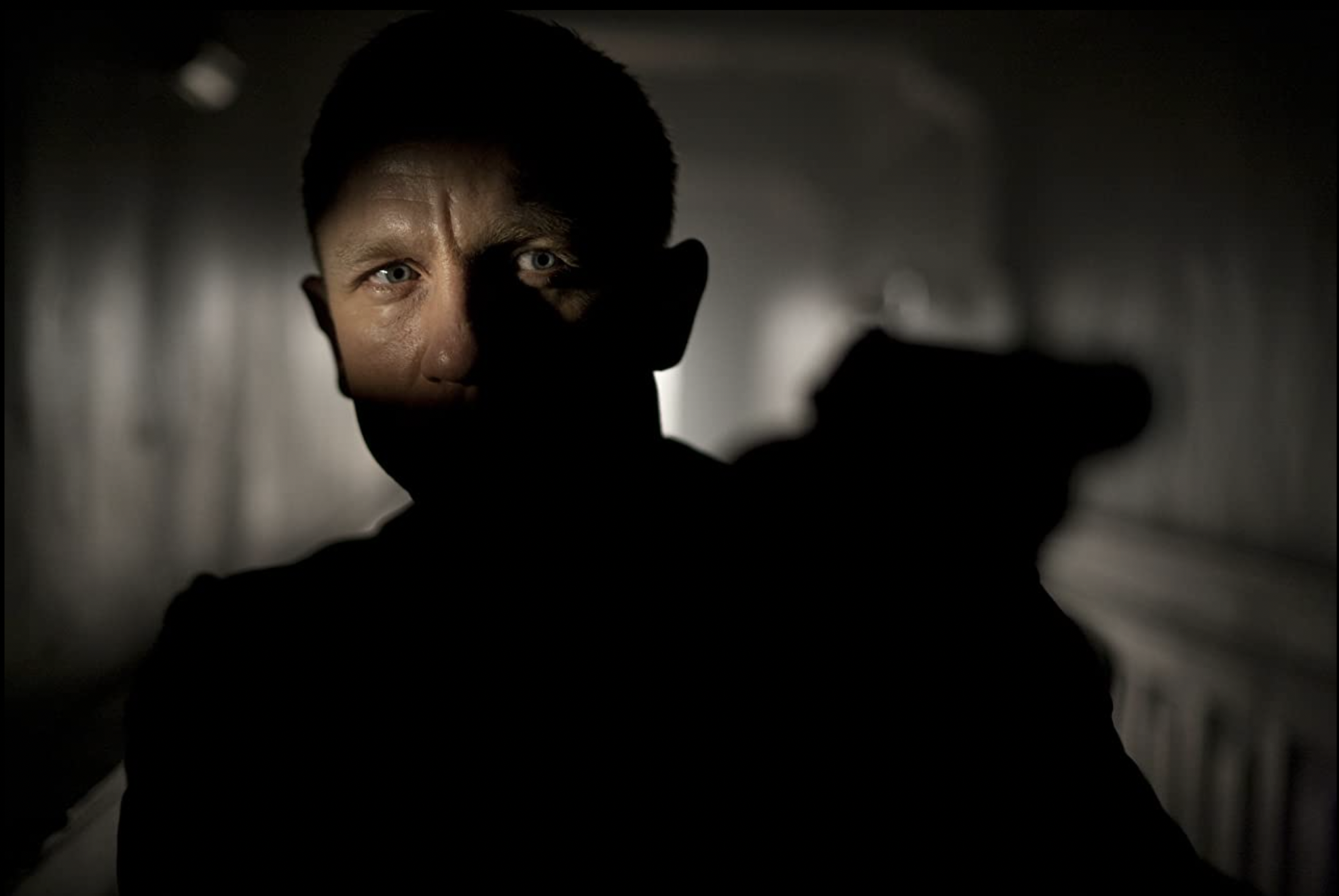 英國軍方近日誤傳一封電子郵件,意外讓「真人版龐德」的存在曝光。(翻攝自IMDb)