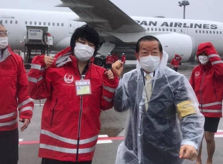 日本政府今天伸出援手，捐贈124萬劑AZ疫苗助台，駐日代表謝長廷功不可沒。（翻攝自謝長廷臉書）