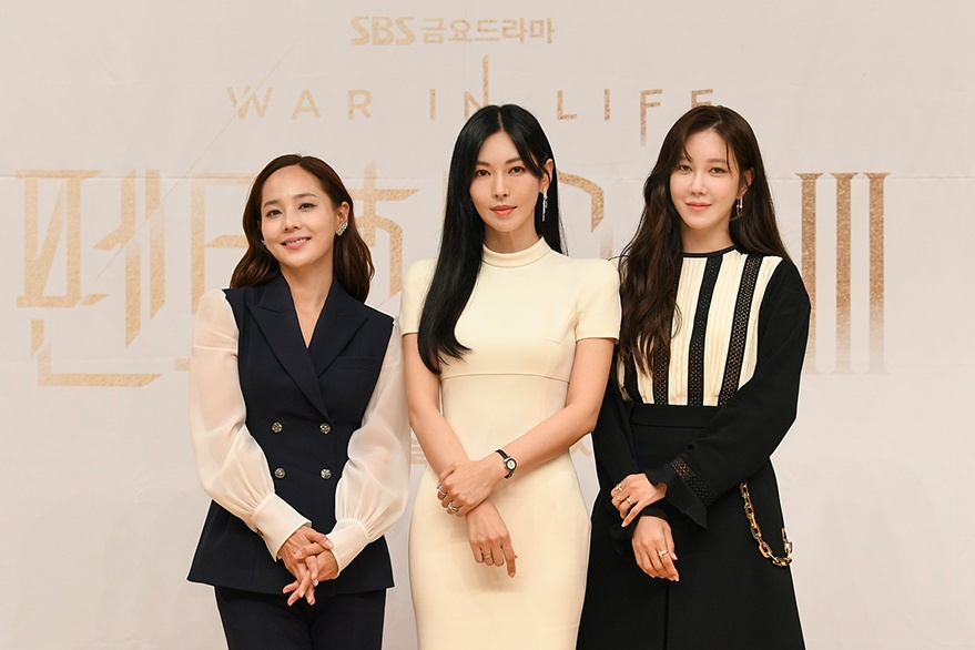 柳真、金素妍與李智雅出席《Penthouse上流戰爭第三季》記者會。（愛奇藝國際站提供）