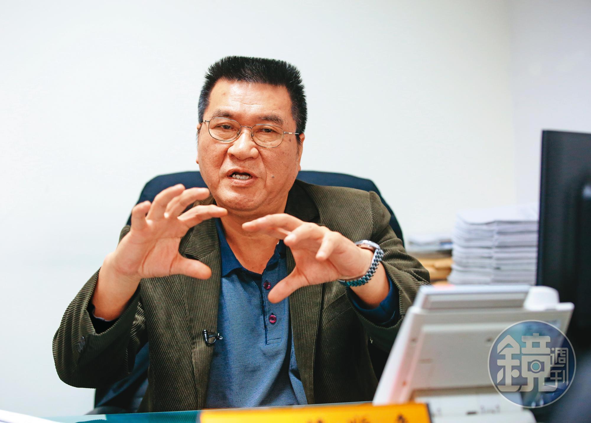 賴順來認為,張男身為執法人員卻知法犯法,罪有應得。
