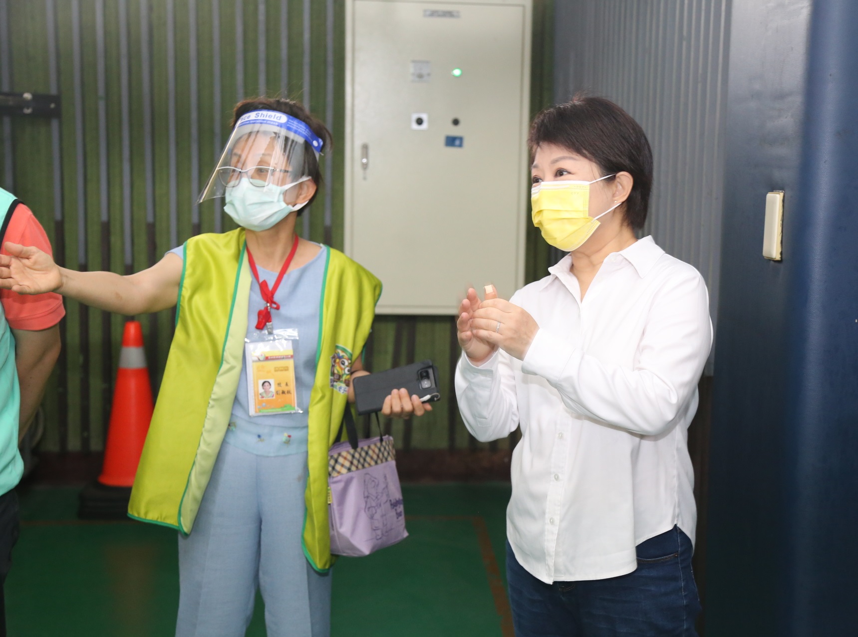 盧秀燕視察塗城疫苗快打站。（台中市府提供）