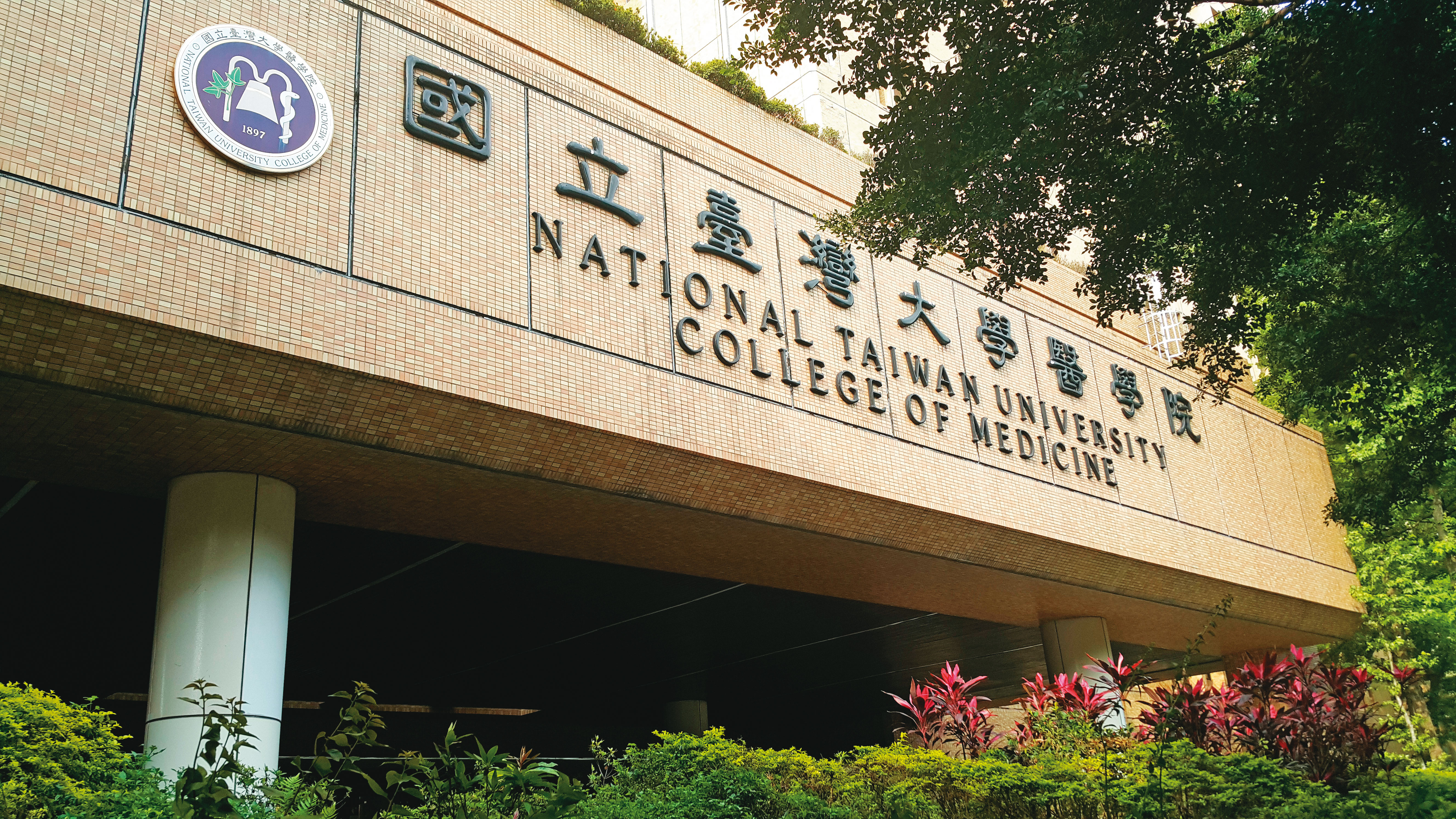 張子彥潛進台大醫學院偷拍準醫師如廁春光，當事人至今仍相當恐懼，不敢在百貨公司換衣服，擔心遭偷拍。