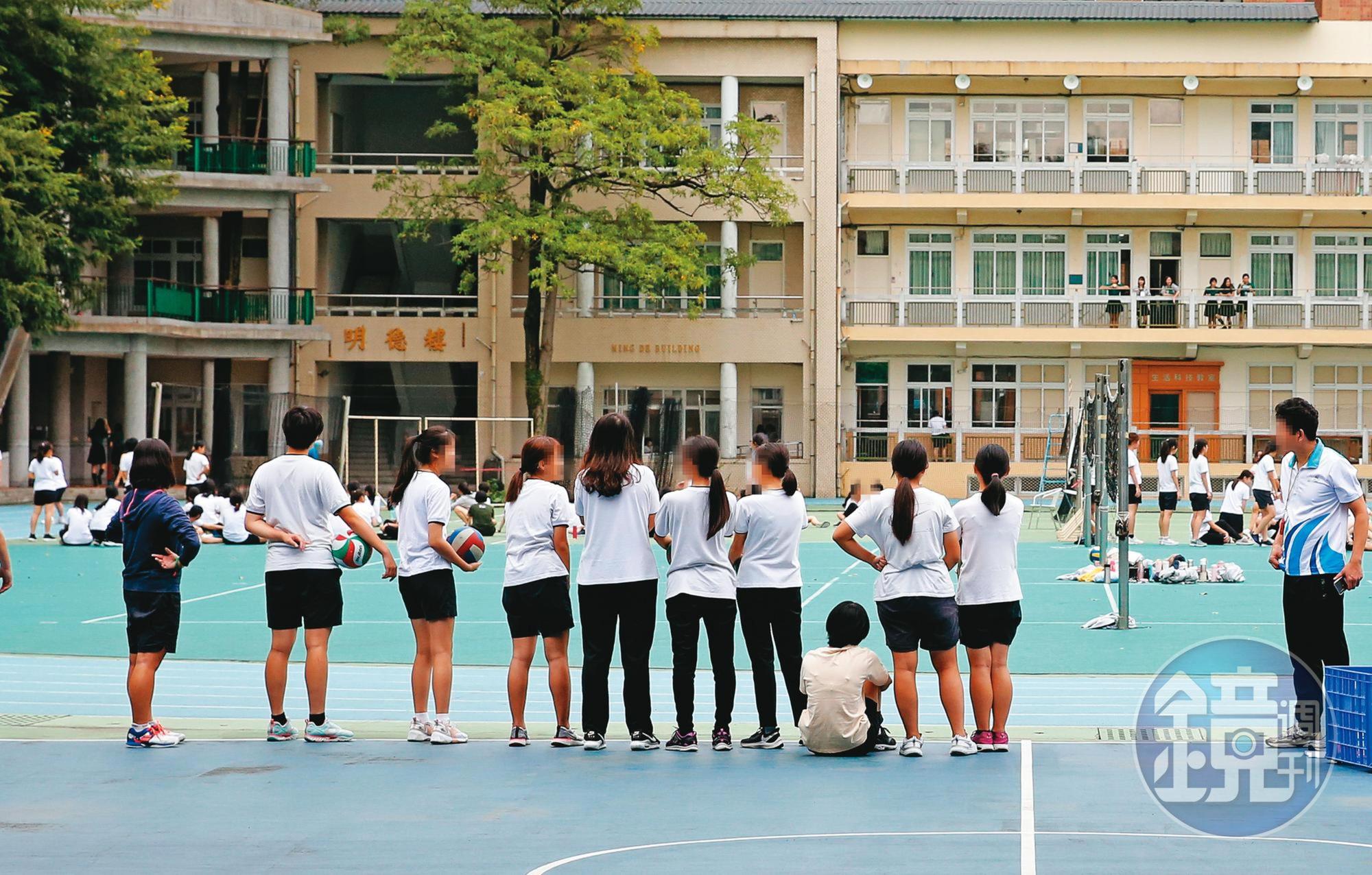 張子彥利用北一女等學校辦活動或校慶時潛入校園,伺機在女廁內放置針孔馬桶吸把偷拍。圖非當事人。