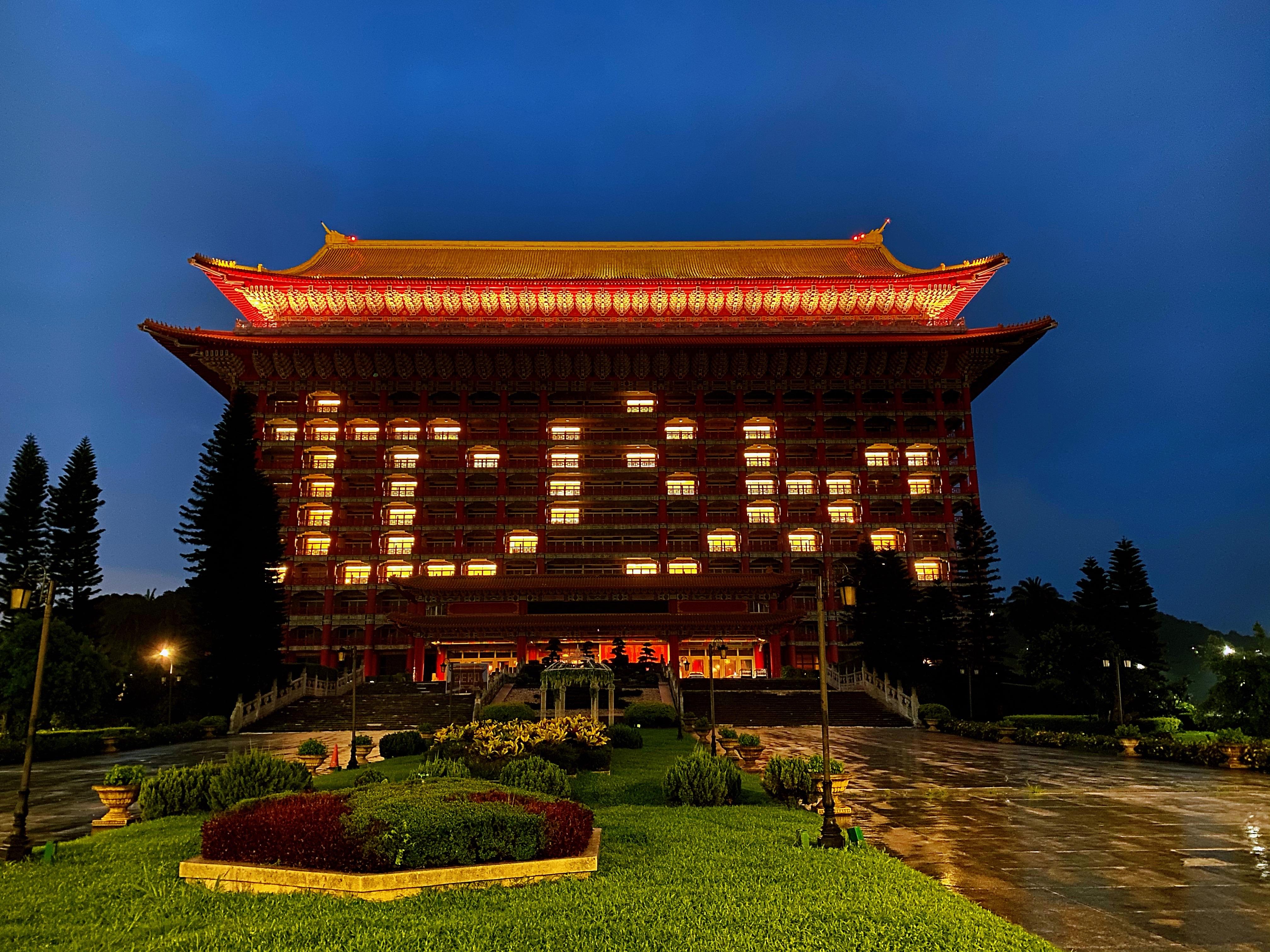 不只台北101今晚在外牆點燈打字，圓山飯店也點燈表達感謝。（圓山飯店提供）