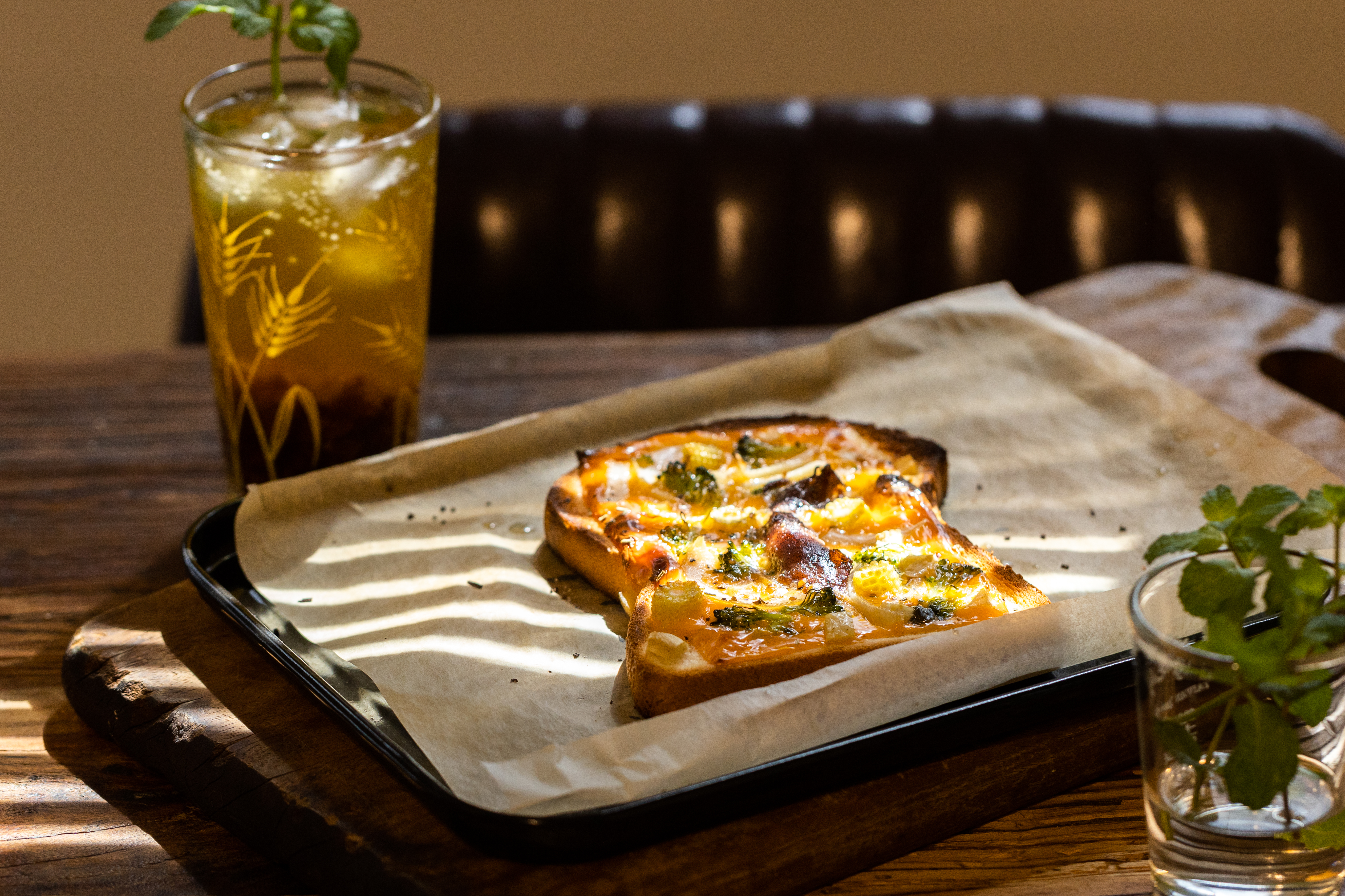 就算防疫在家用餐，也要擺得美美的拍照。