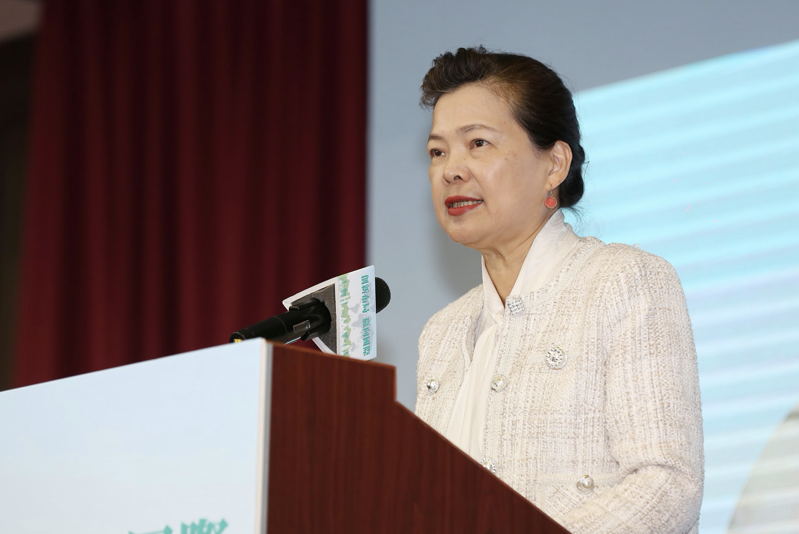 經濟部公布有員工確診且接觸過部長王美花（圖）、次長曾文生，兩人因此進行篩檢並居家隔離。（資料照）