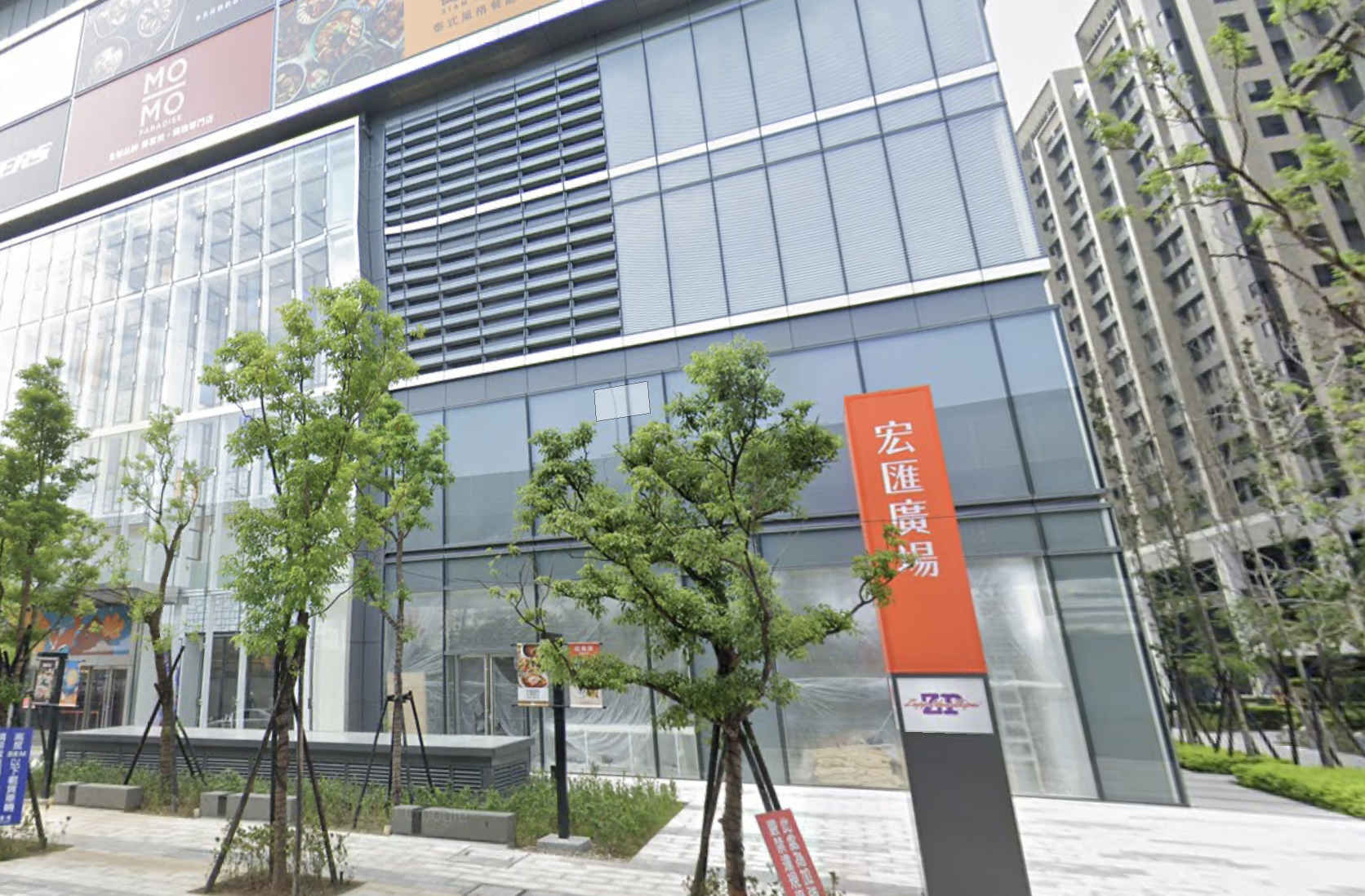 宏匯廣場與廠商共體時艱，所有專櫃年底包底都降3成。（翻攝google map）