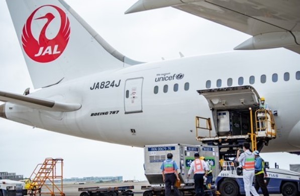 塔台向載運124萬劑AZ疫苗的日航班機，傳達感謝之意。（翻攝自「日本台灣交流協會」臉書）