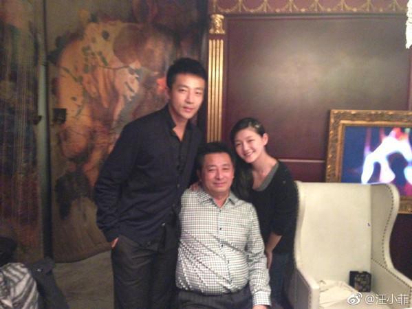 汪小菲(左)8歲那年,父親汪則翰(中)與母親張蘭離婚,從此「爸爸」這個角色在他的人生缺席了!右為大S。(翻攝自汪小菲微博)