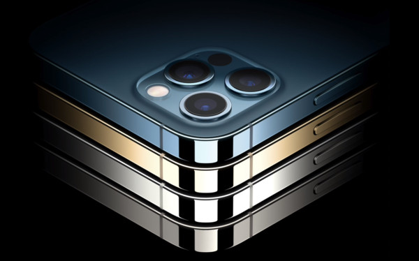 網友發文表示朋友領到紓困金後，打算拿這筆錢換新手機。（翻攝自Apple官網）