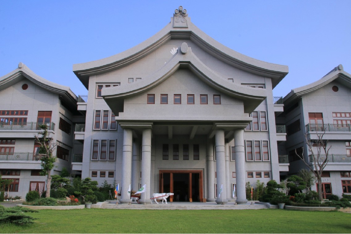 慈濟願提供靜思堂及園區做為疫苗施打地點。（慈濟基金會提供）