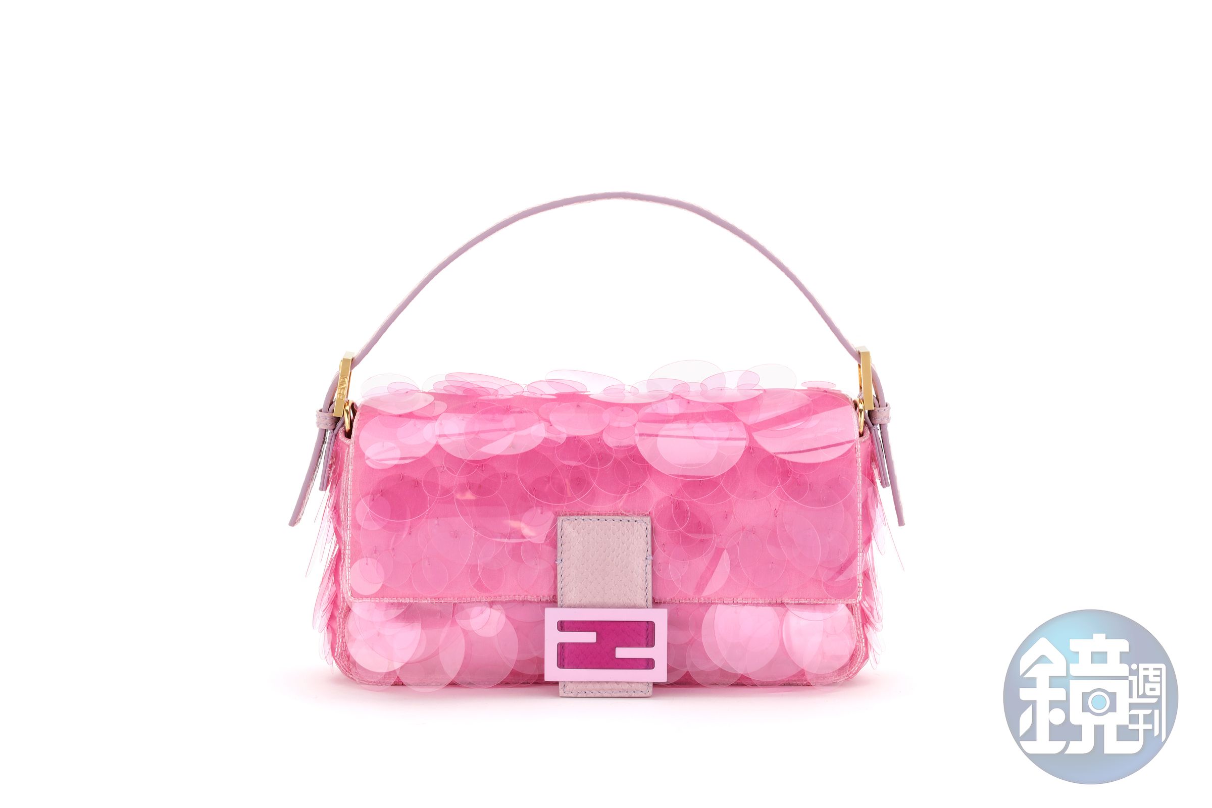 FENDI Vertigo聯名系列粉色亮片造型Baguette 1997。NT$86,900。（FENDI提供）