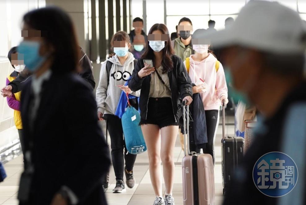台大名醫施景中用馬國「1傳2363」的慘劇提醒年輕人，端午返鄉可能帶來的風險。（示意圖，資料照）