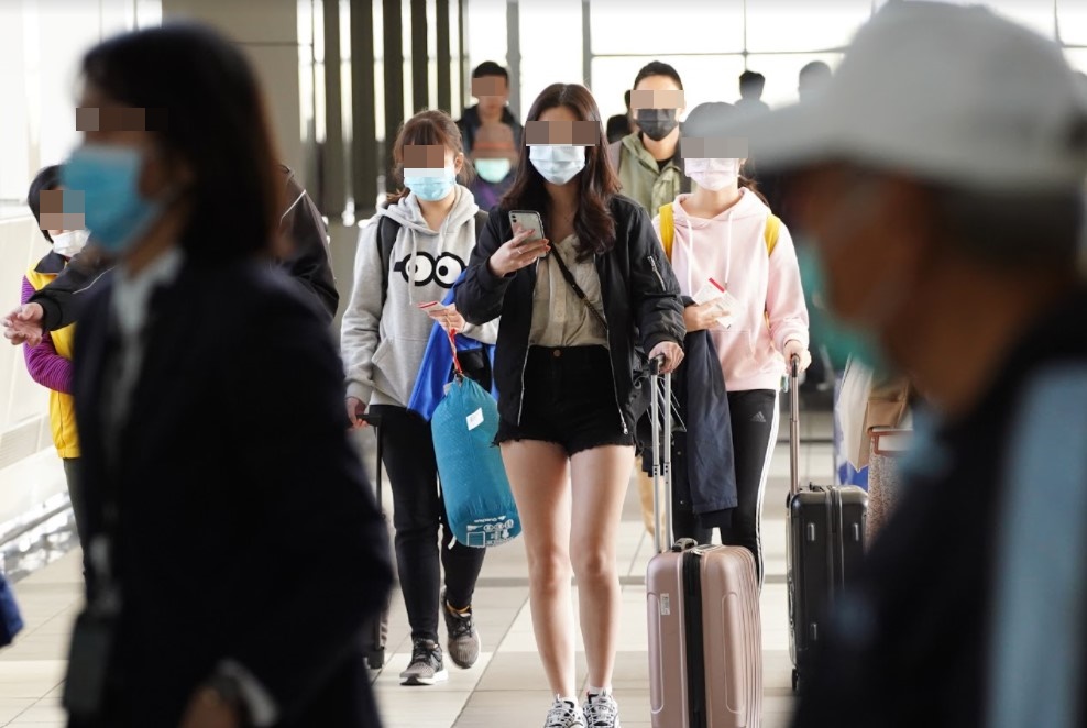 台大名醫施景中用馬國「1傳2363」的慘劇提醒年輕人，端午返鄉可能帶來的風險。（示意圖，資料照）