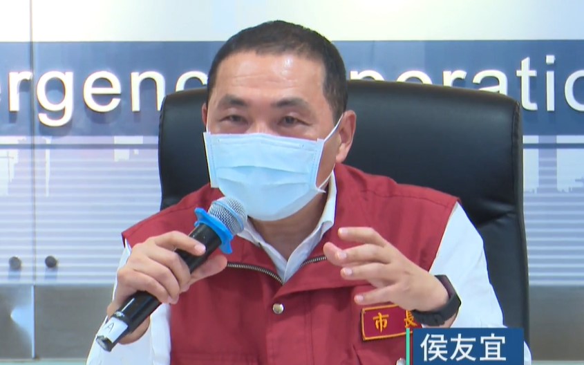 侯友宜表示若不揪出無症狀確診者，染疫人數恐會暴增。（翻攝自侯友宜臉書直播）