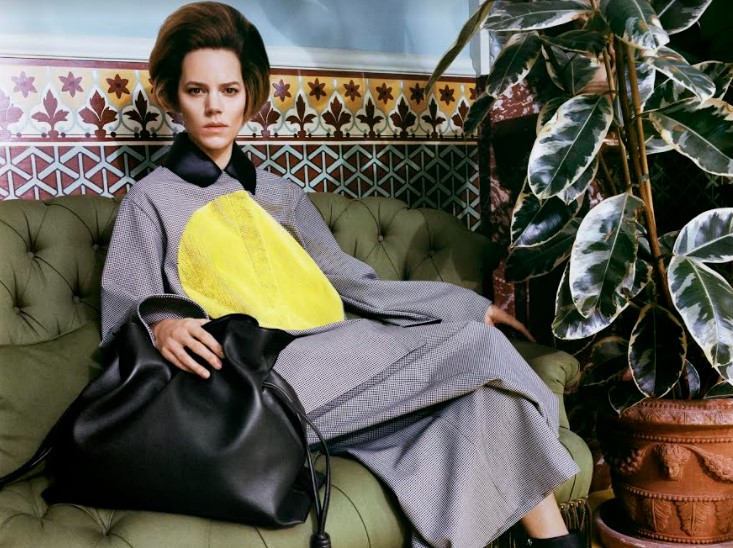 Flamenco系列新作隨著2021秋冬系列發表時亮相。（LOEWE）