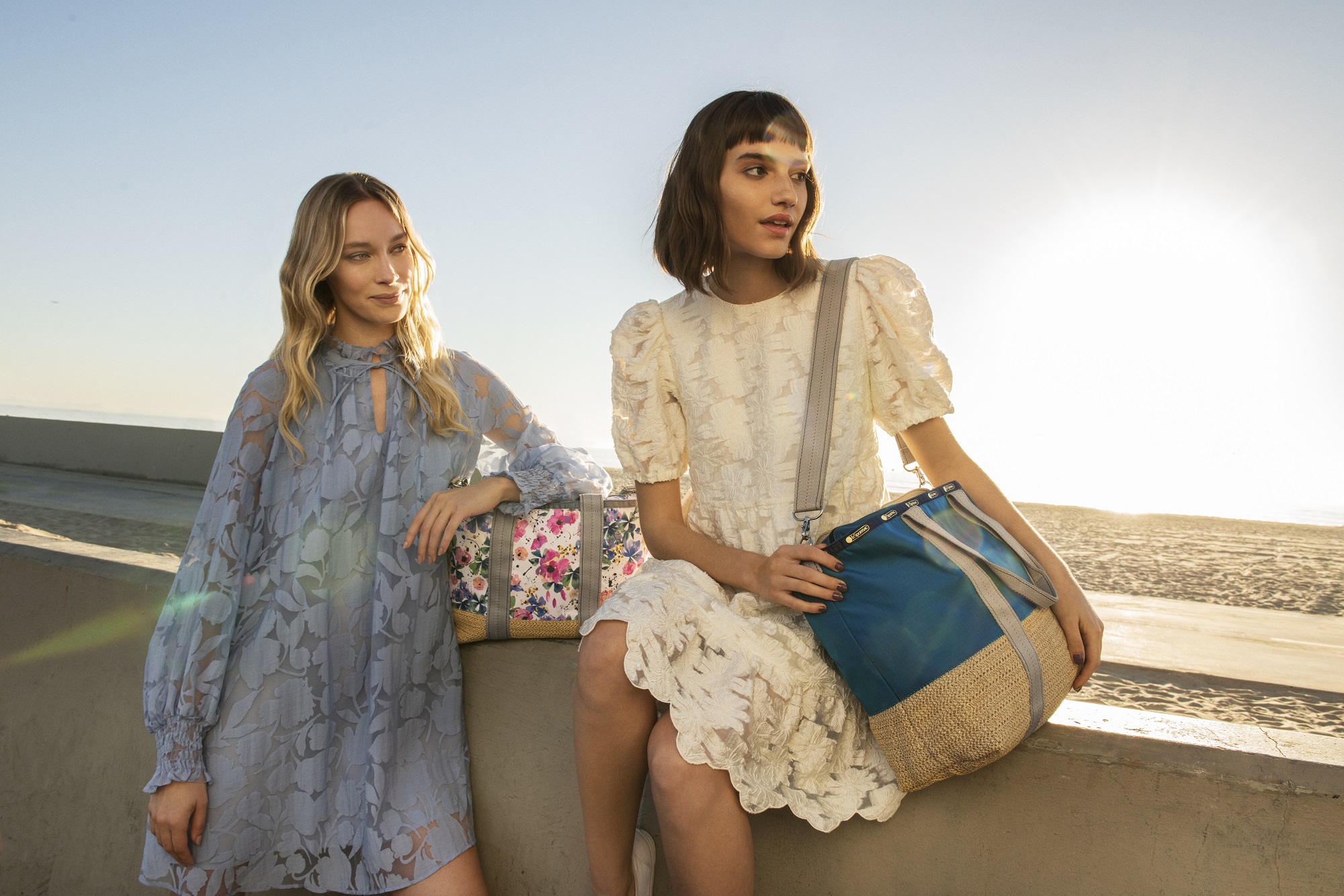 夏日季節一定要有個草編包，這是一種儀式感。（藍鐘提供）