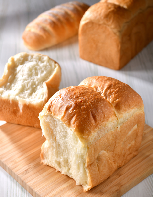 「非凡Viva Bakery」的防疫套餐，包括經典白吐司、貝果、義式帕里尼等。