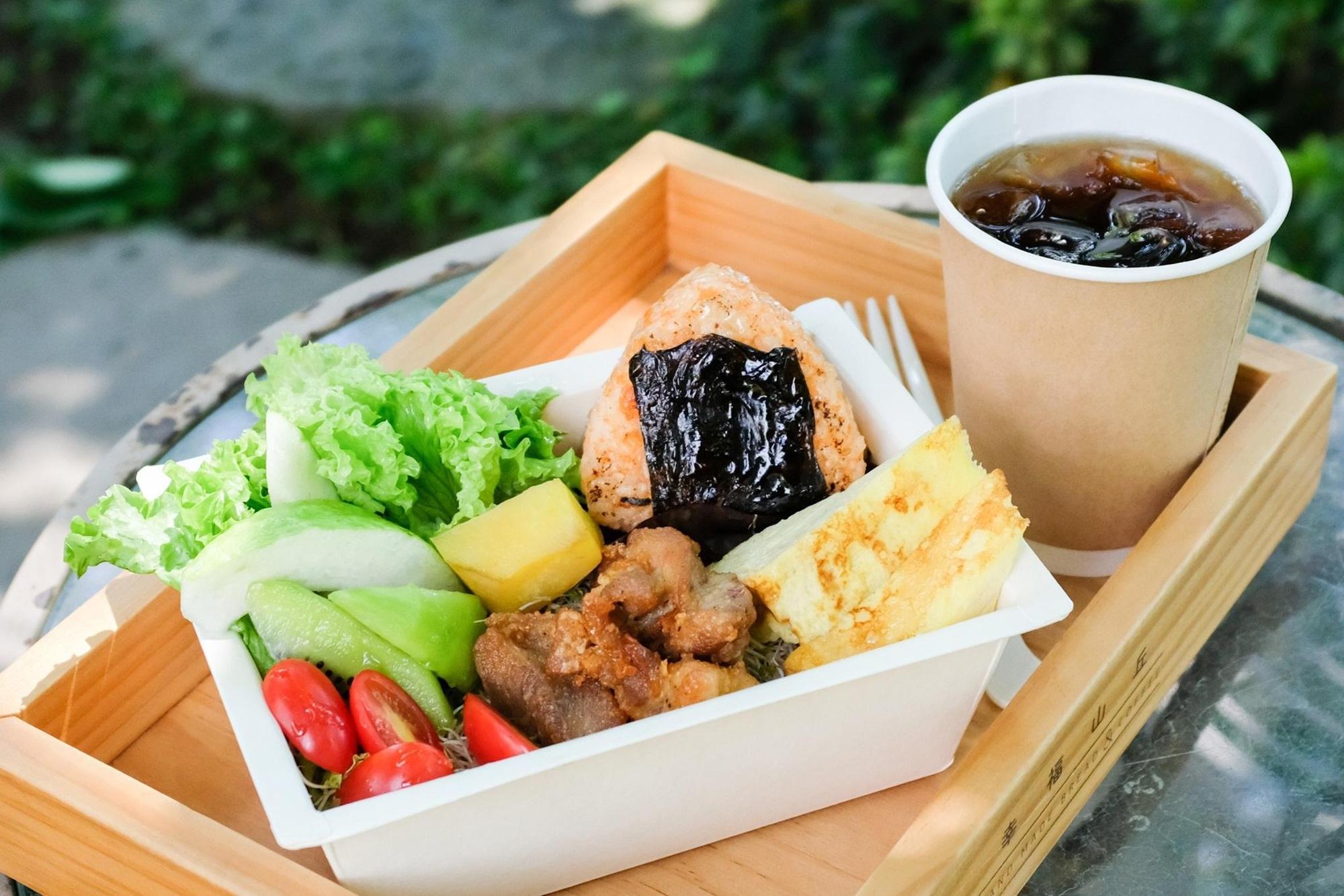 嘉義「幸福山丘」疫情期間推出每日餐盒，嘉義市區滿2份就可外送。