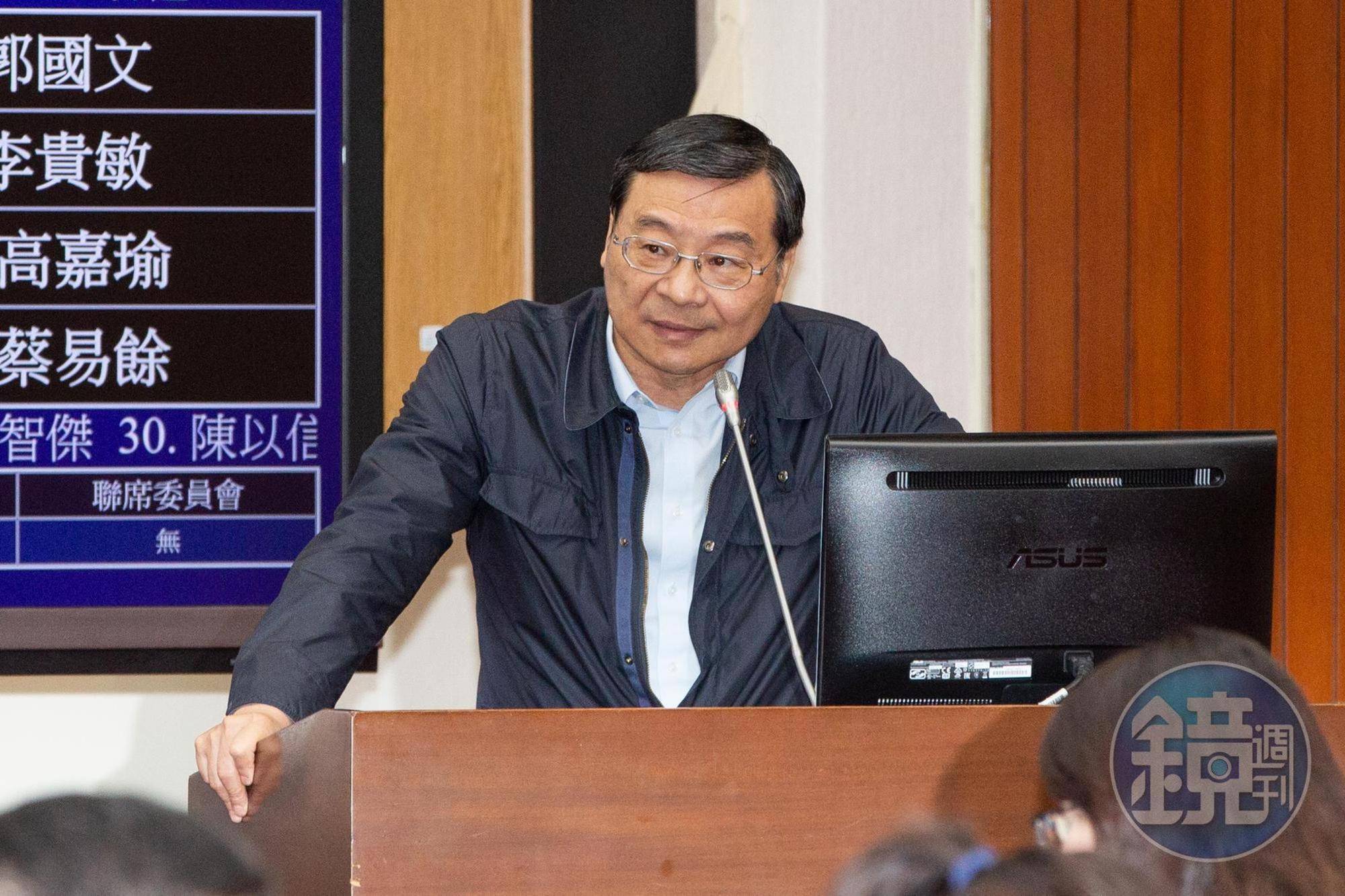 國民黨立委曾銘宗指稱,疫苗優先施打第7順位的「維持社會運作之必要人員」是各個工商團體高層。(本刊資料照)
