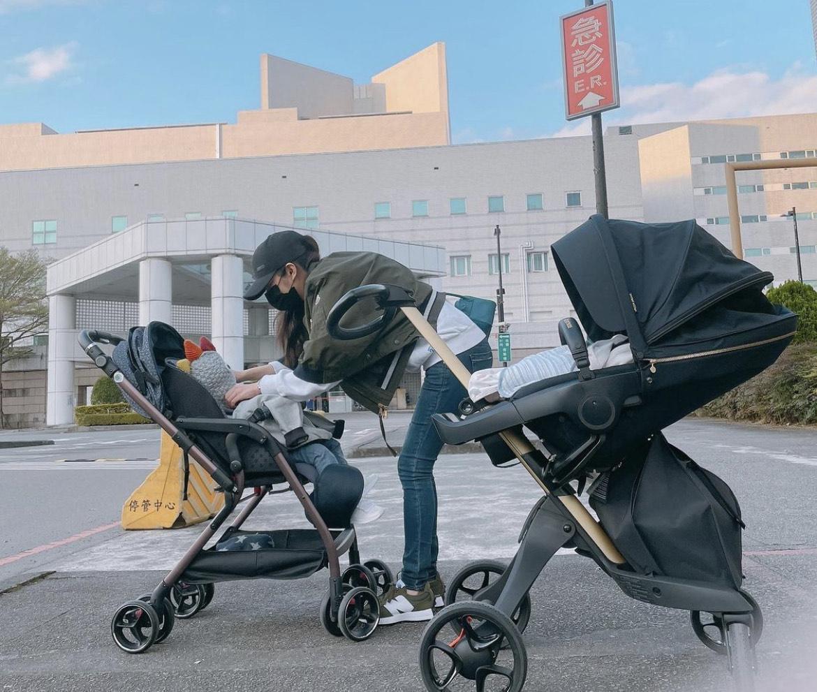 安以軒今年1月底帶著小孩到澳門與老公團聚，出發前還先帶小孩去做核酸檢測。（翻攝自安以軒微博）