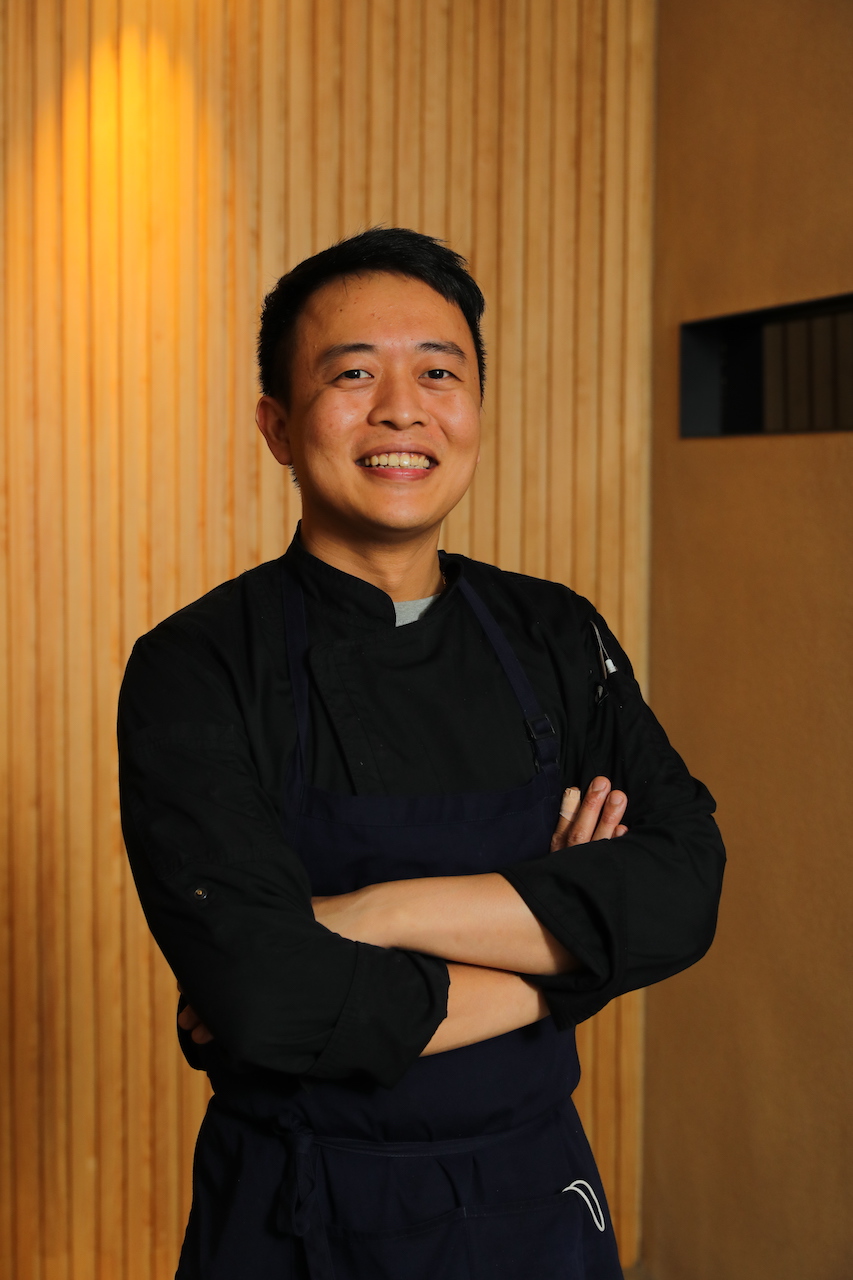 擁有大批鐵粉力挺的鐵板燒餐廳「Will's Teppanyaki」主理人暨主廚高郁皓（Will），擅長在鐵料上玩「粉」料理，包括把食材裹粉後半煎炸、加熱米漿做成「趖」皮等手法；研發菜色融合日料割烹和鐵板燒。