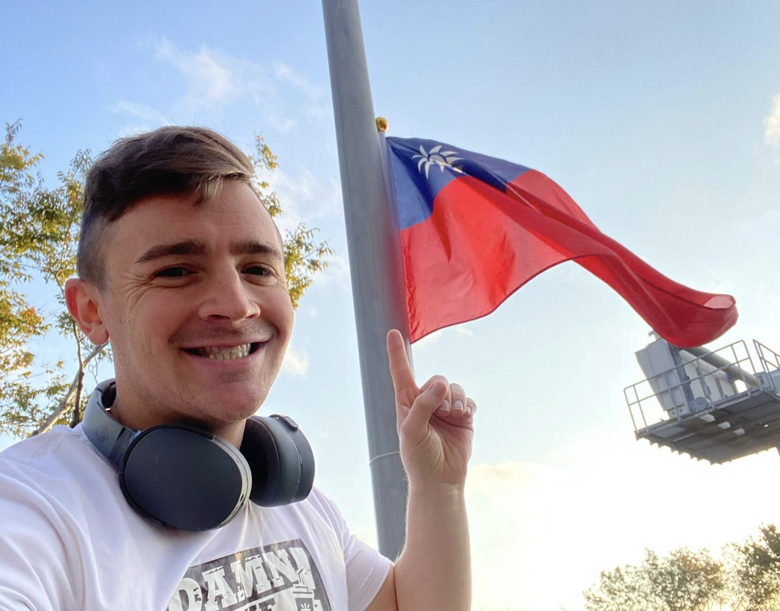 YouTuber「LoganDBeck小貝」是住在彰化的台灣女婿，非常熱愛本土文化。（翻攝自LoganDBeck小貝臉書）