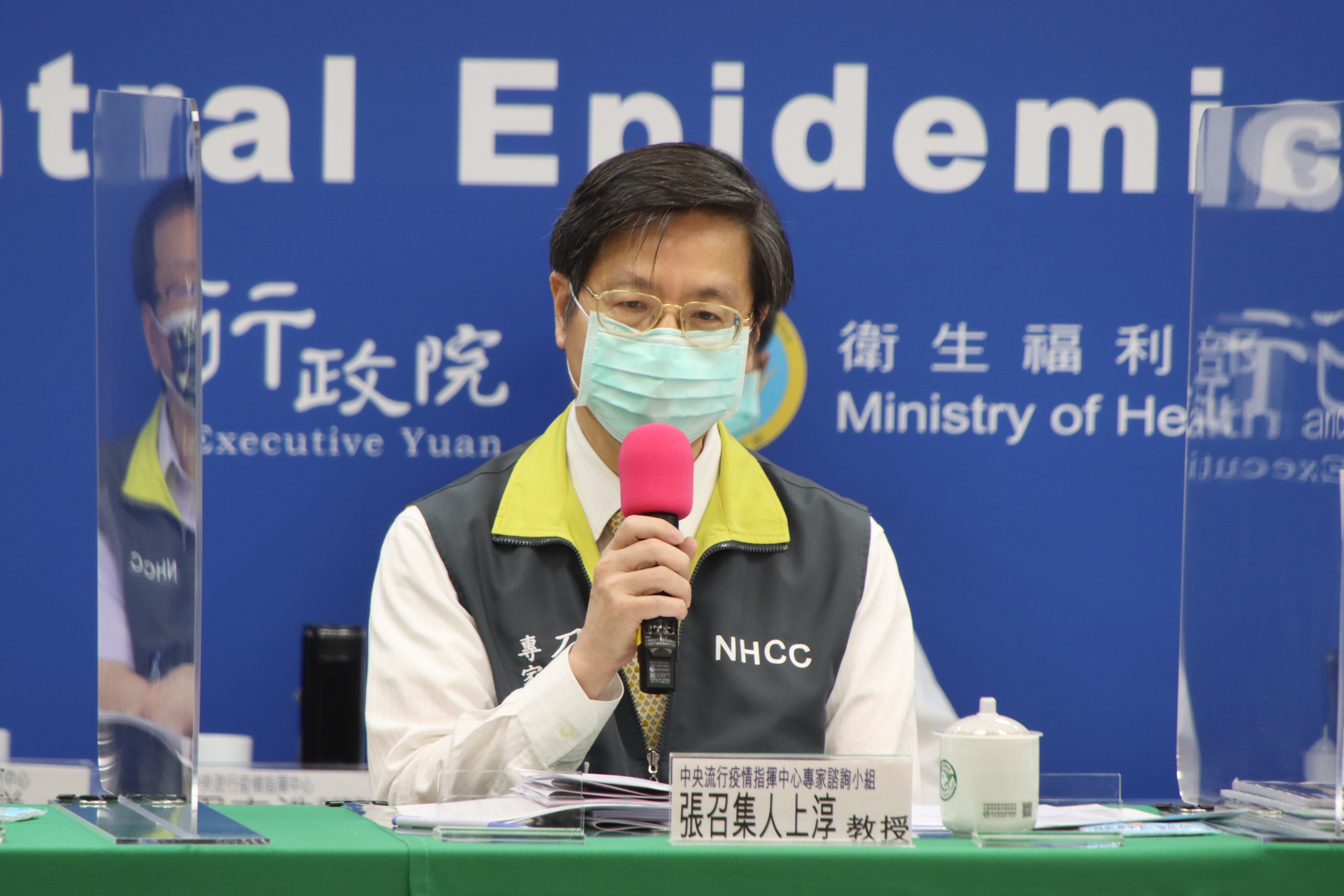 專家諮詢小組召集人張上淳稱，已請實驗室分析死亡確診者之病毒株是否有特殊狀況。（指揮中心提供）