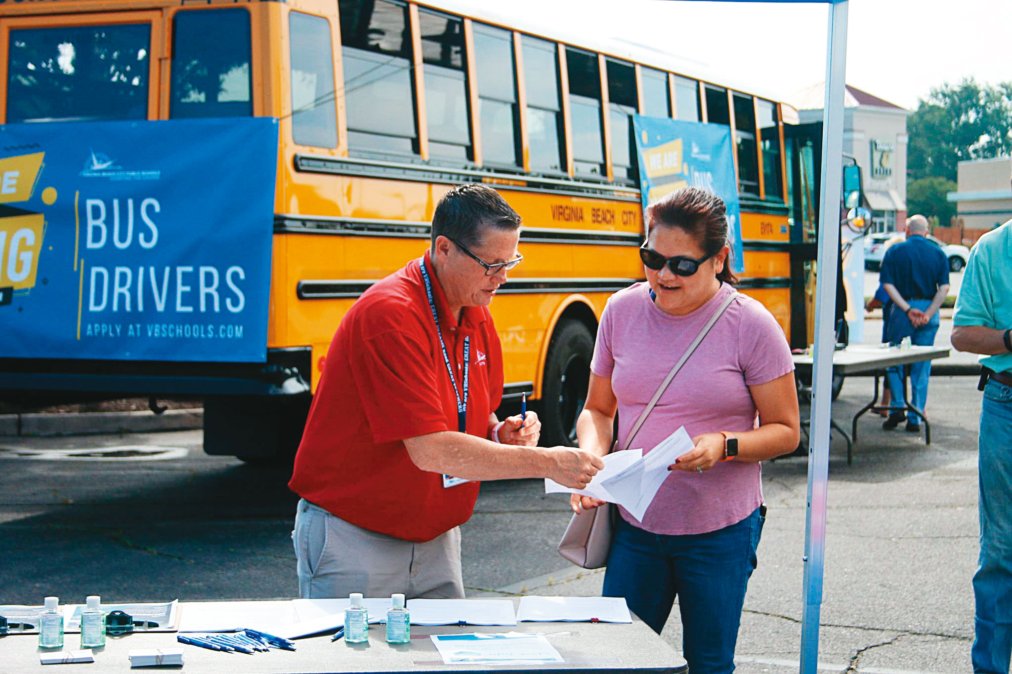 美國多個州決定提前結束失業救濟金發放，將讓更多勞工回到市場，就業數據會越來越好。（翻攝自VBSchools臉書）