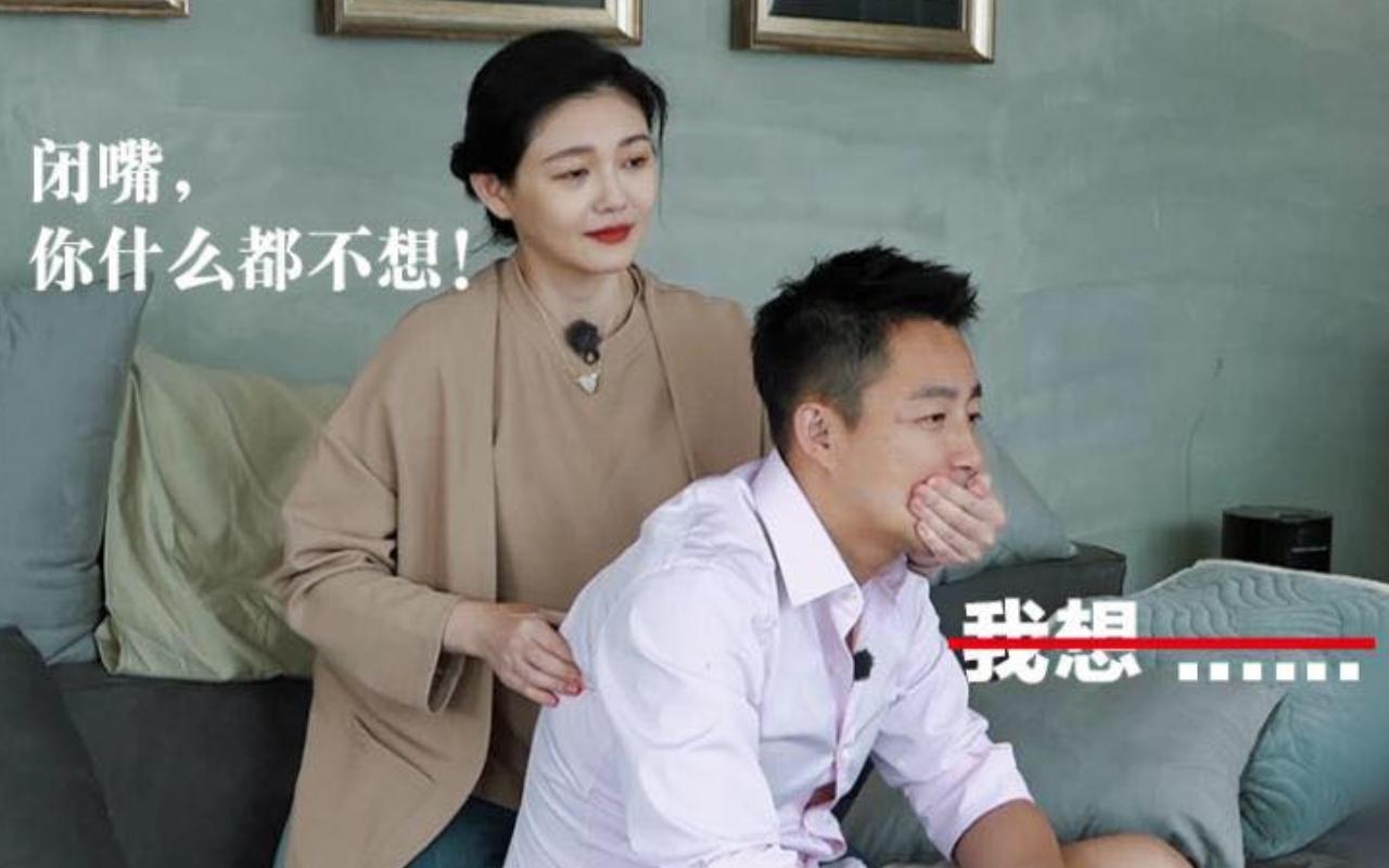 言多必失,大S摀住汪小菲嘴的《幸福三重奏》畫面成了熱門哏圖。(翻攝自騰訊視頻微博)
