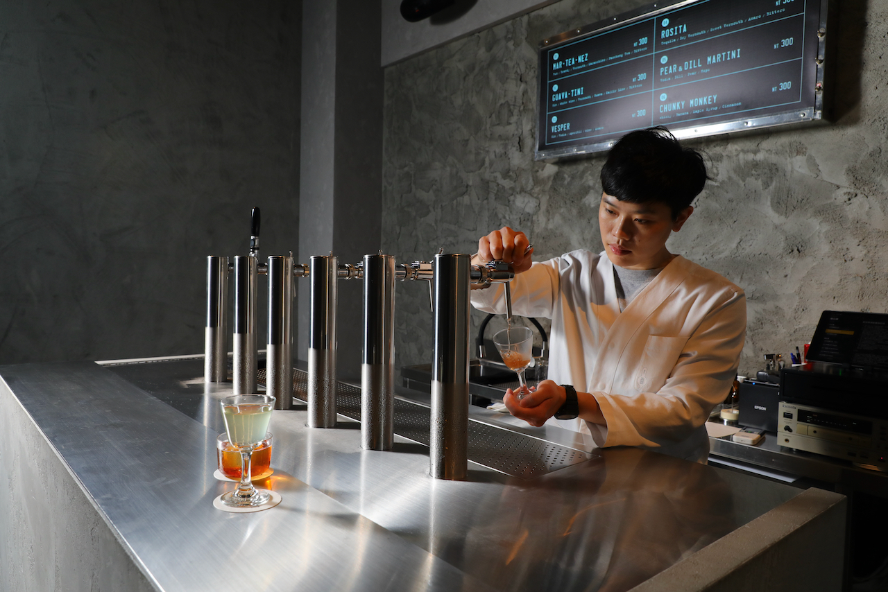 新空間提供6款汲取式調酒,視季節不定期更換酒單內容。