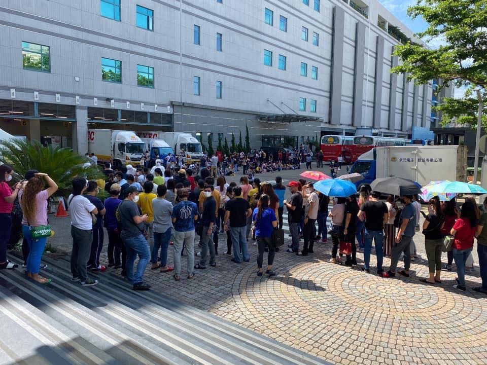 封測廠京元電爆發移工群聚感染，衝擊科技業，也讓台灣移工管理問題浮上檯面。（翻攝苗栗縣議員曾玟學臉書）