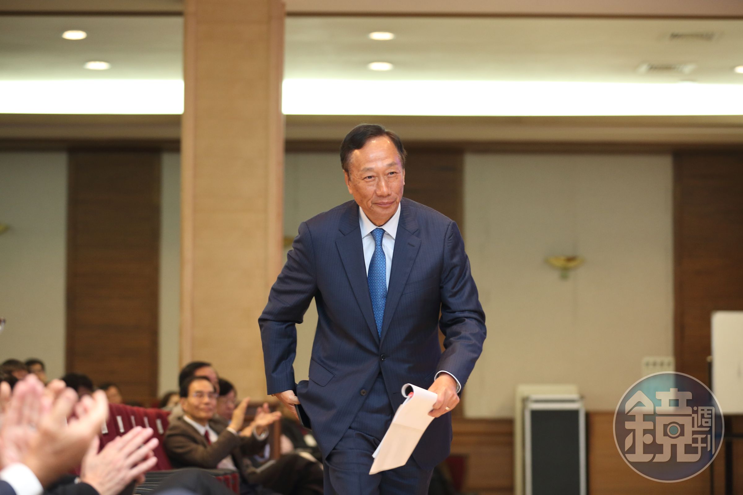 鴻海創辦人郭台銘低調爭取500萬BNT疫苗捐贈台灣，在媒體曝光後引起波瀾，他自嘲不管成不成功都「榮辱自負」。