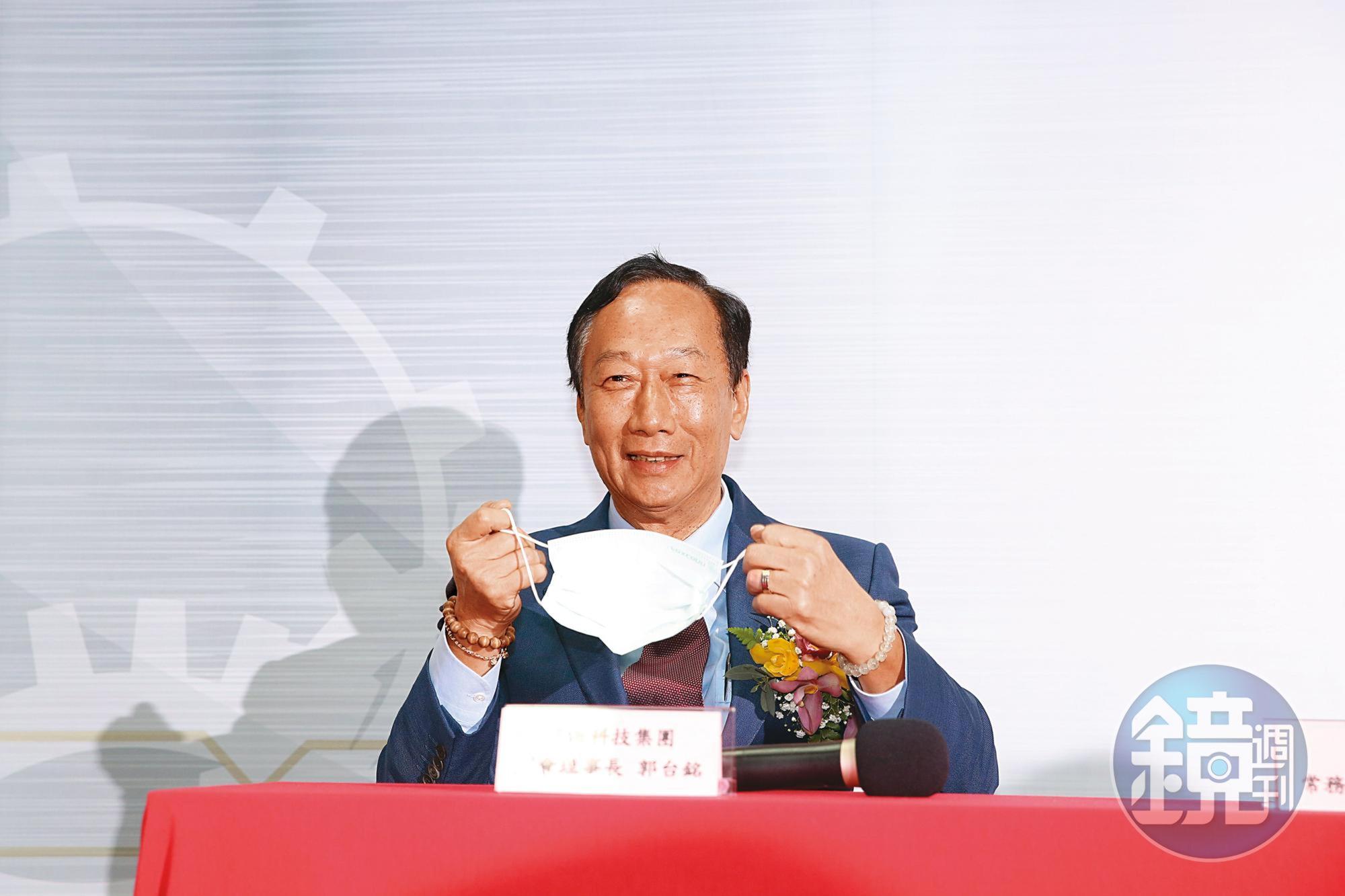 鴻海創辦人郭台銘想買疫苗送政府發配，弄成了，貼的是他的鈔票﹔沒弄成，貼的是他的臉皮與信譽。怎麼看，政府與民眾都不吃虧。