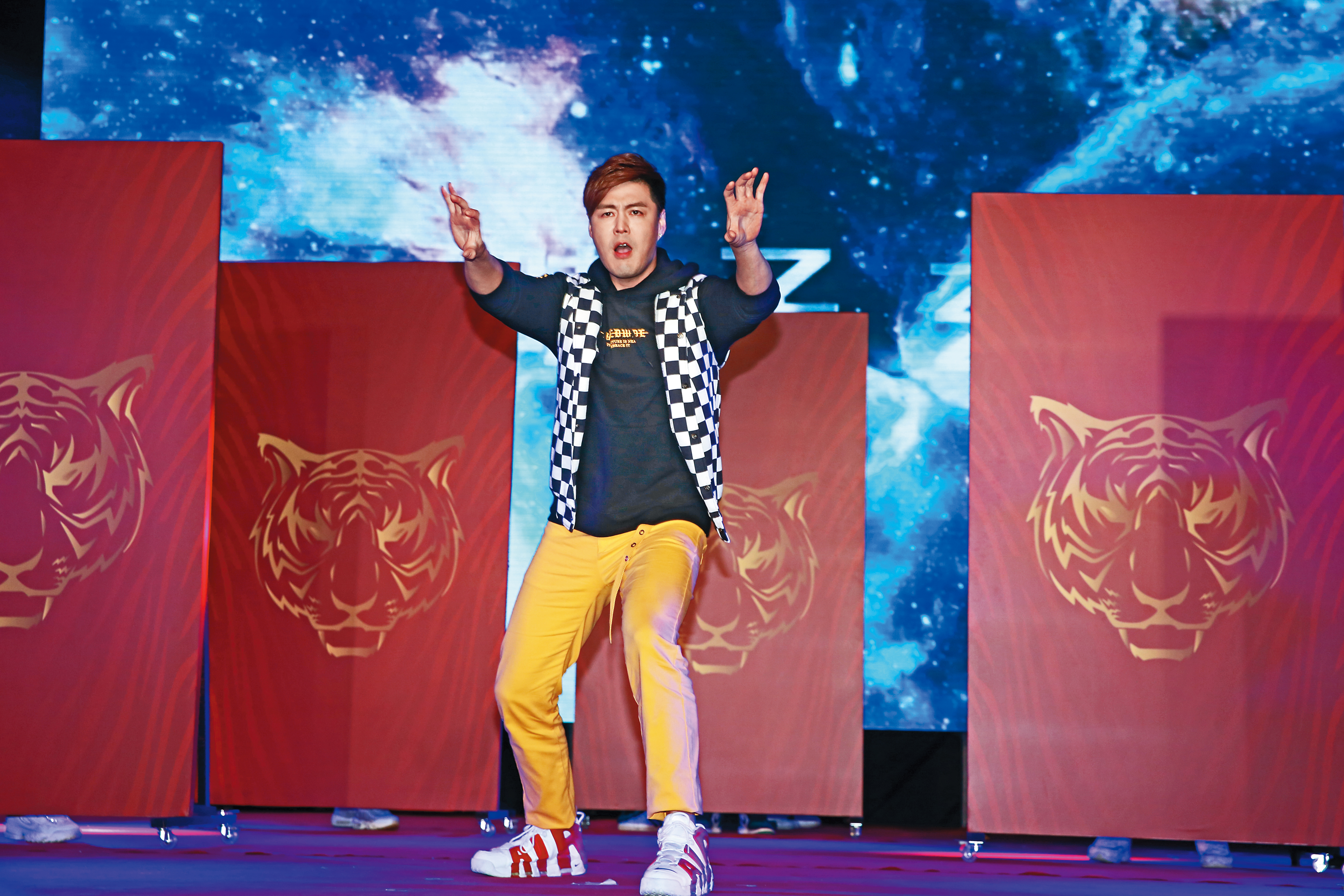 劉至翰受訪時曾坦言，以前因大頭症嚴重，得罪許多電視台高層，20年前還錯失偶像劇《流星花園》中「道明寺」一角。