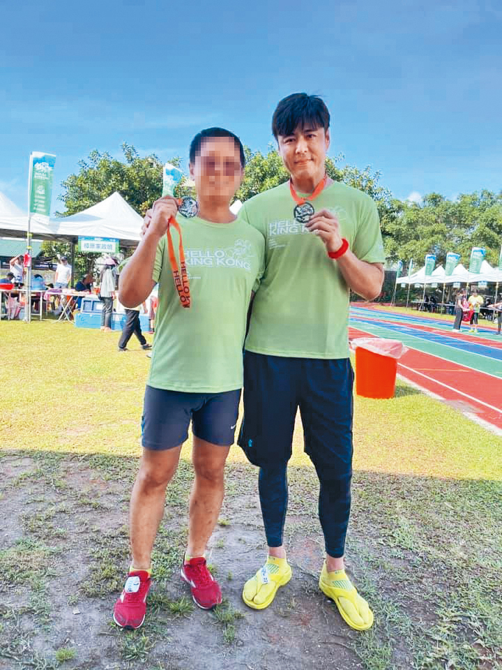 劉至翰(右)認為自己是個過動兒,只要是運動都會去接觸。
