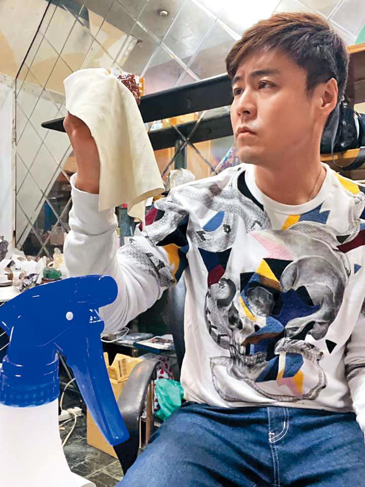 空閒時,劉至翰會在臉書上銷售珠寶。(翻攝自劉至翰 Johnny Liu臉書)