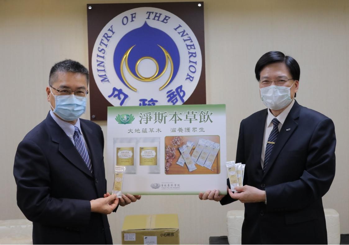 行政院今日宣布延長全國三級警戒管制至28日,慈濟關懷第一線執勤的警消人員也持續進行。(慈濟提供)