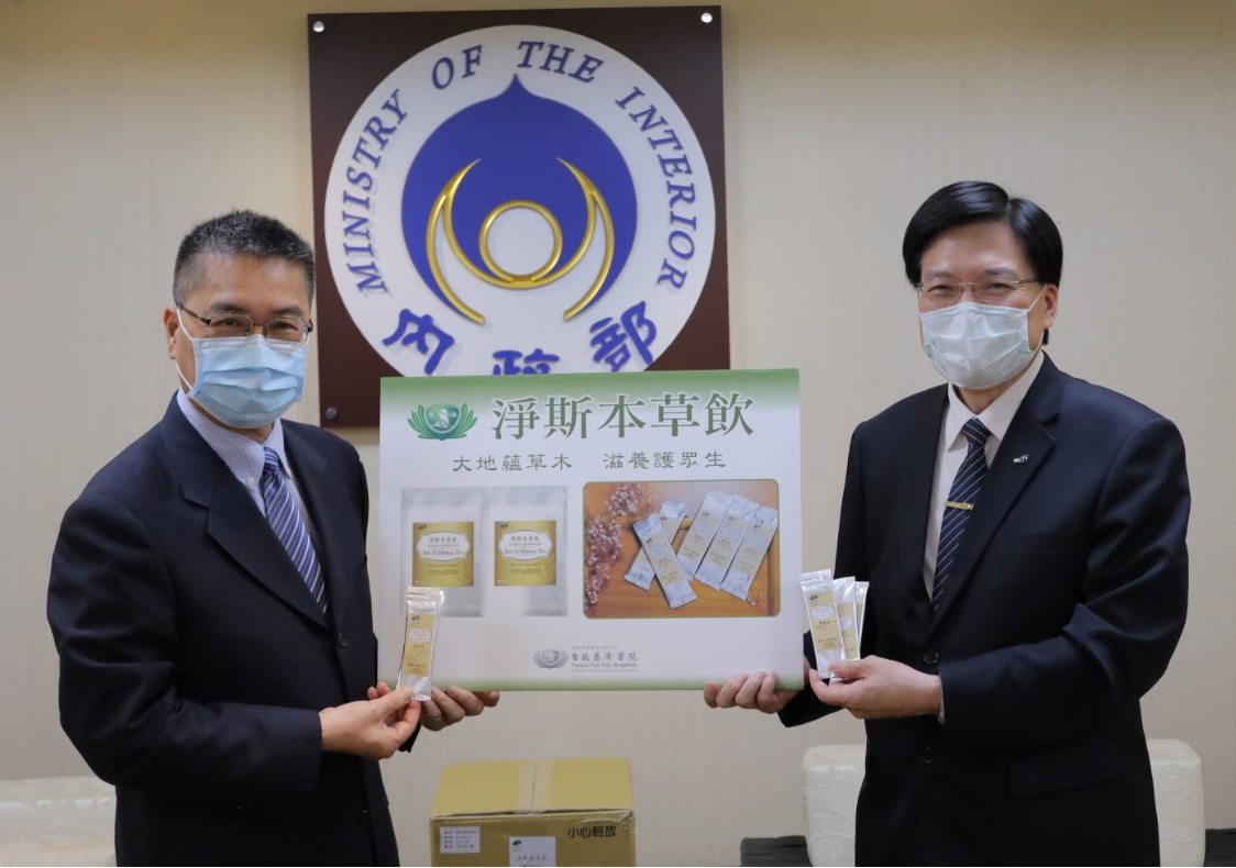 行政院今日宣布延長全國三級警戒管制至28日，慈濟關懷第一線執勤的警消人員也持續進行。（慈濟提供）