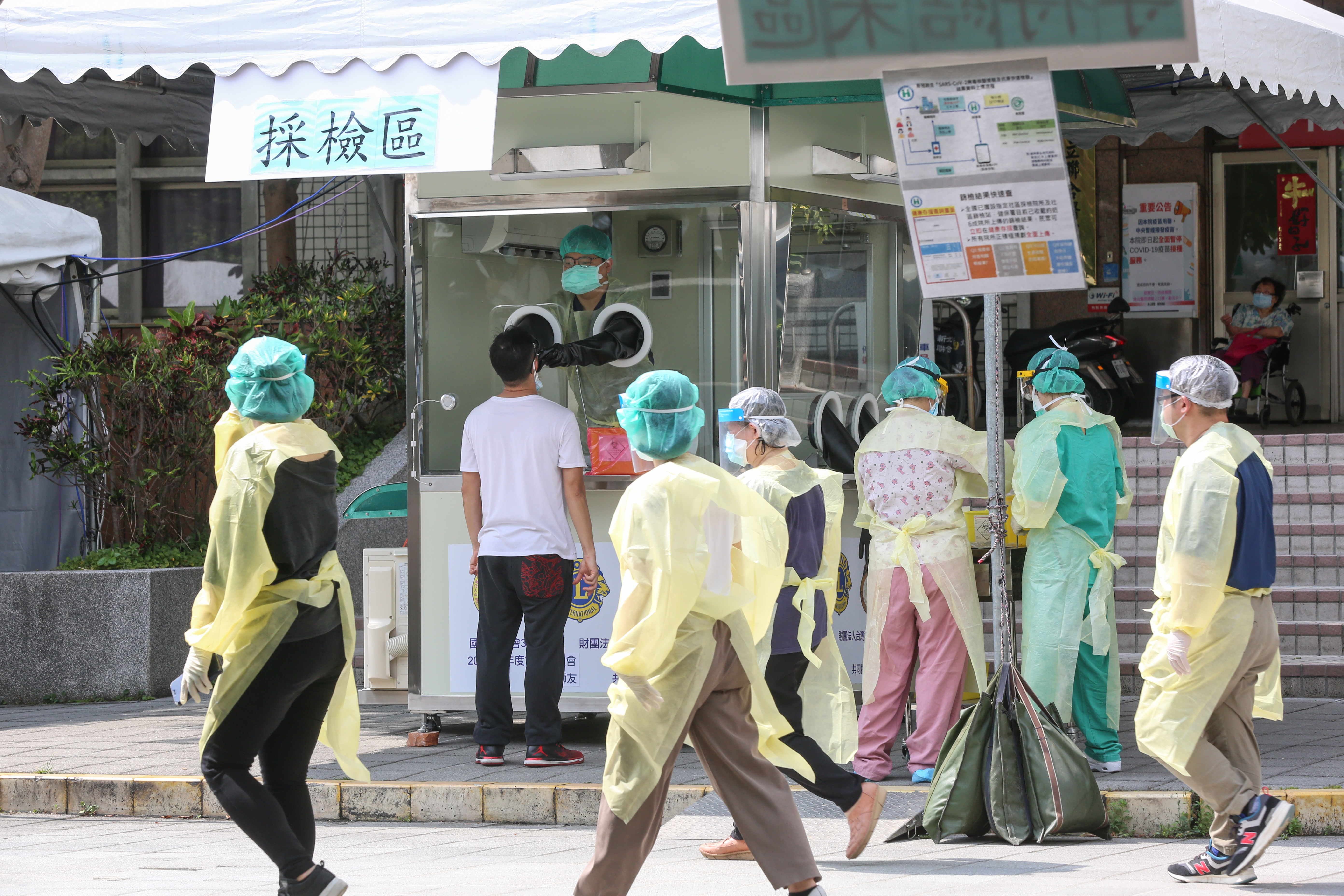 新北疫情嚴重，近日卻還有確診男子外出趴趴走的情況。（示意圖，非當事人，本刊資料照）