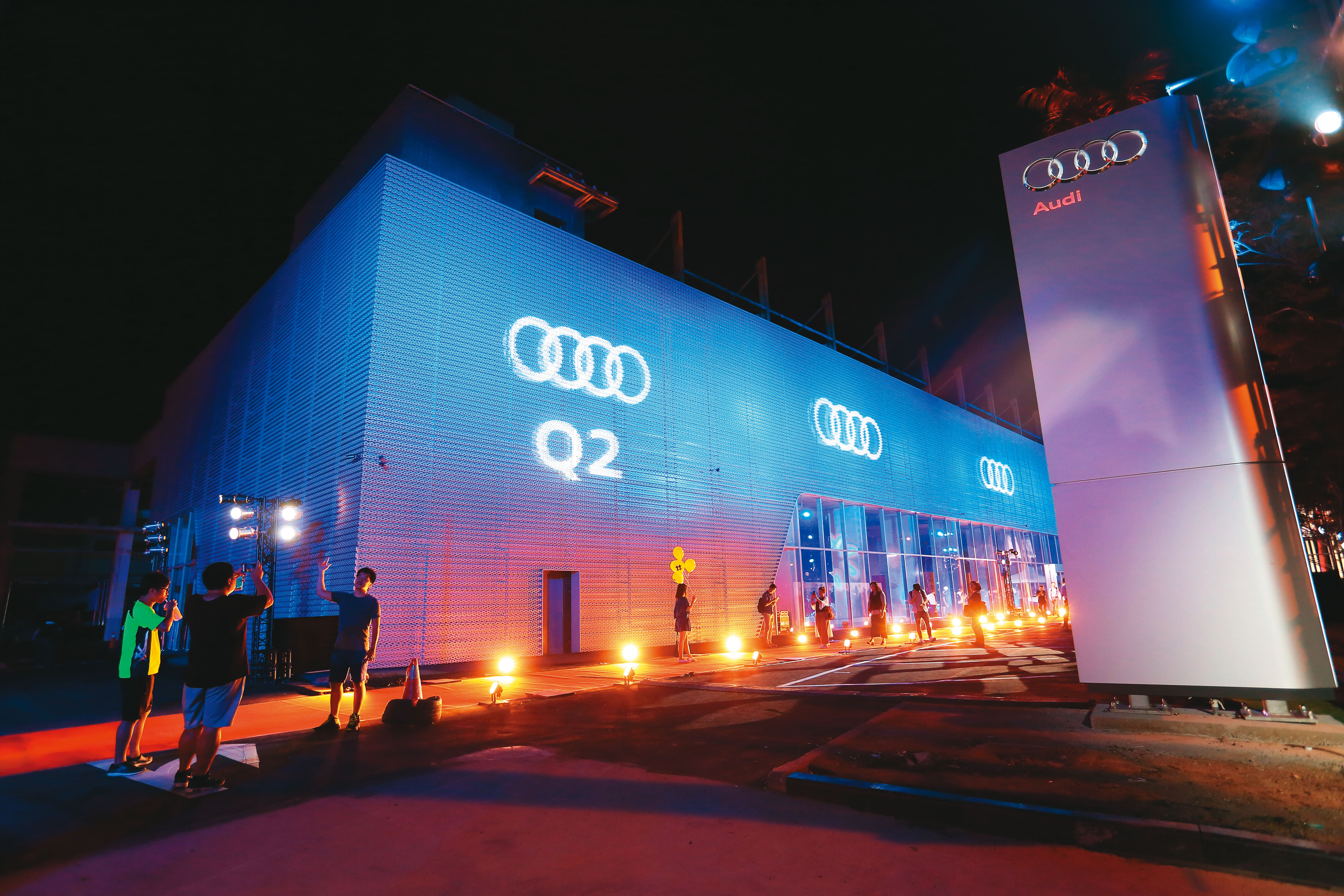 林家鍵在網路上被指控，隱瞞股東一個專門報導Audi車訊網站被賣掉的消息，害人血本無歸。