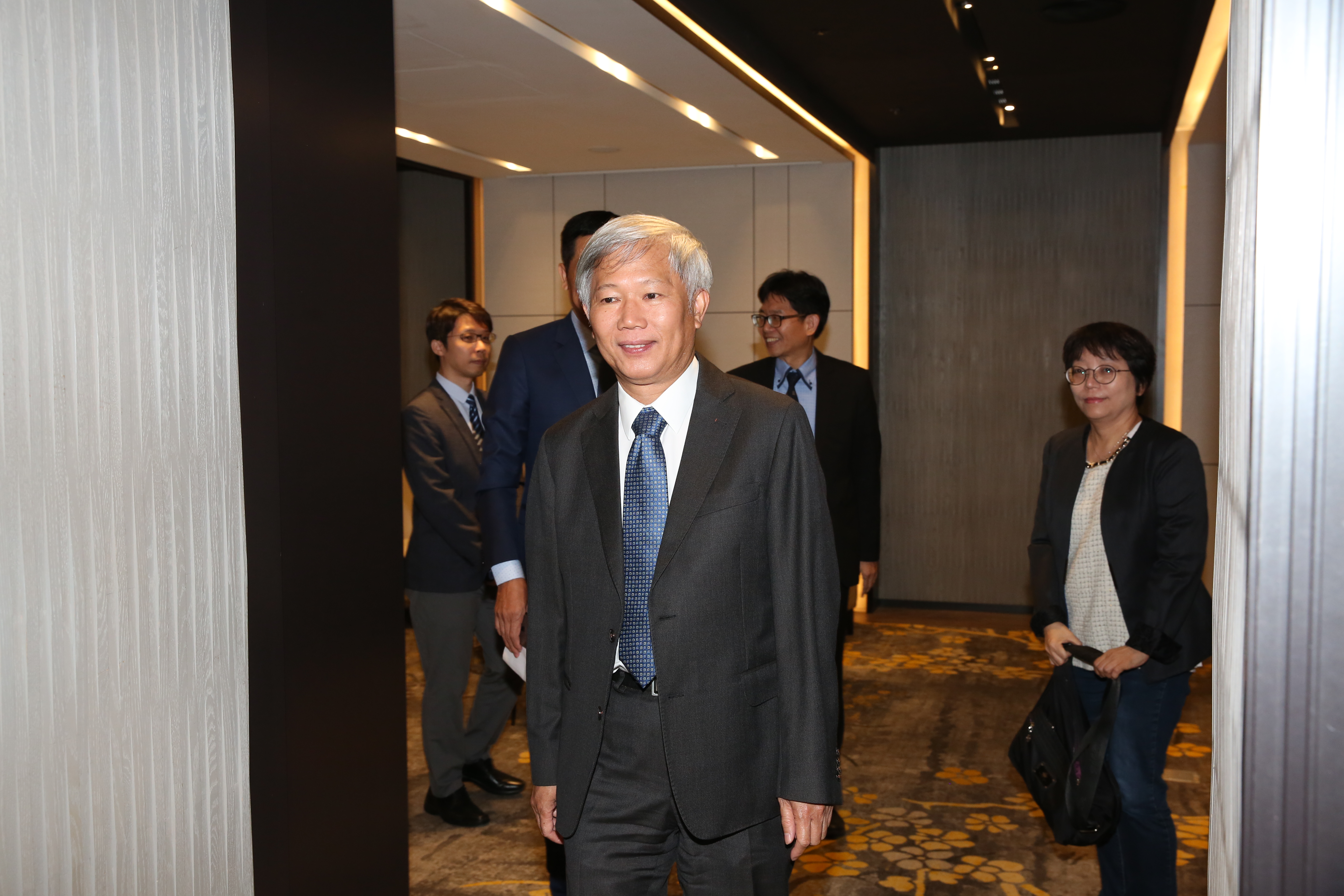 中研院院士陳培哲（前）請辭國產疫苗審查委員，卻被起底名列中國藥廠科學顧問一職。（本刊資料照）