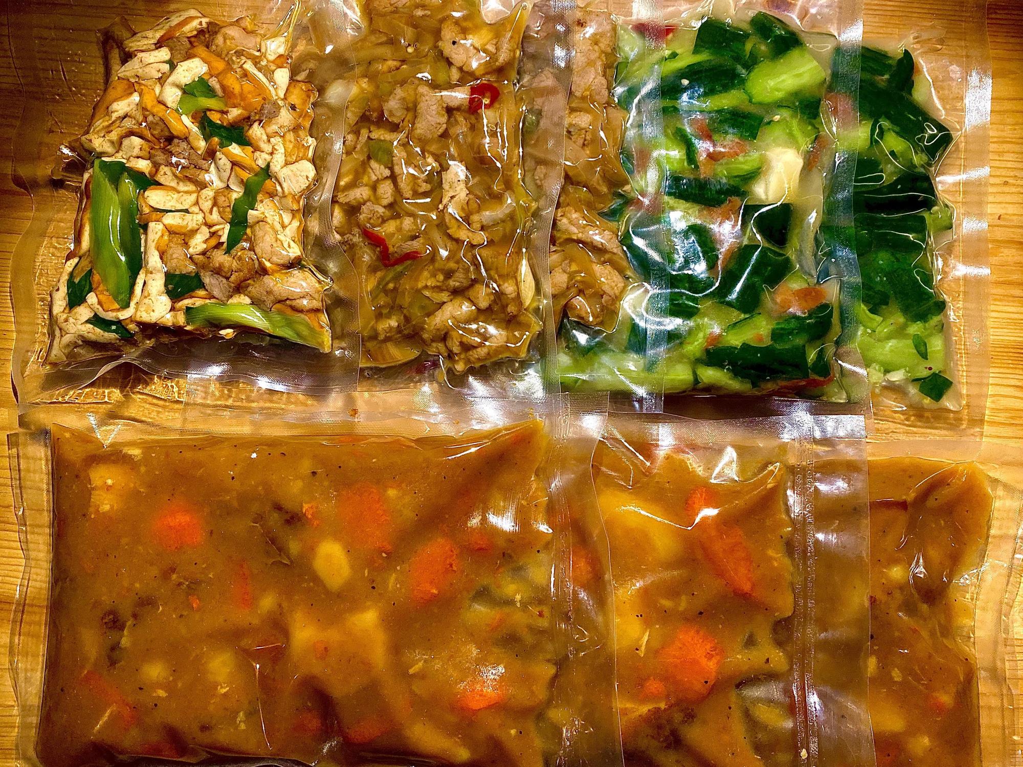 為了保持品質新鮮，「宅食堂」以極小的批次生產，並以真空包裝出貨。（Elsewhere那裏餐酒館提供）