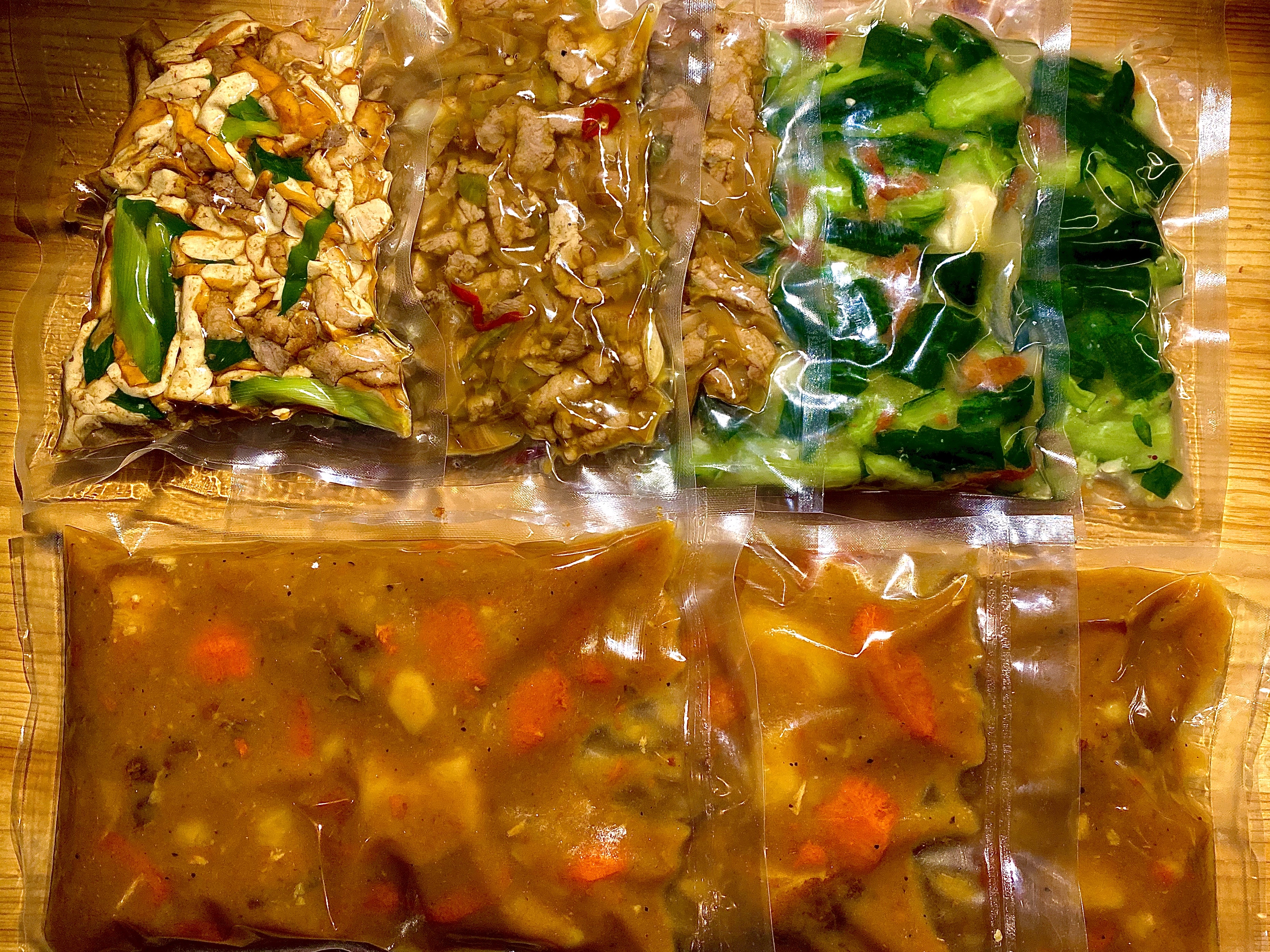 為了保持品質新鮮，「宅食堂」以極小的批次生產，並以真空包裝出貨。（Elsewhere那裏餐酒館提供）