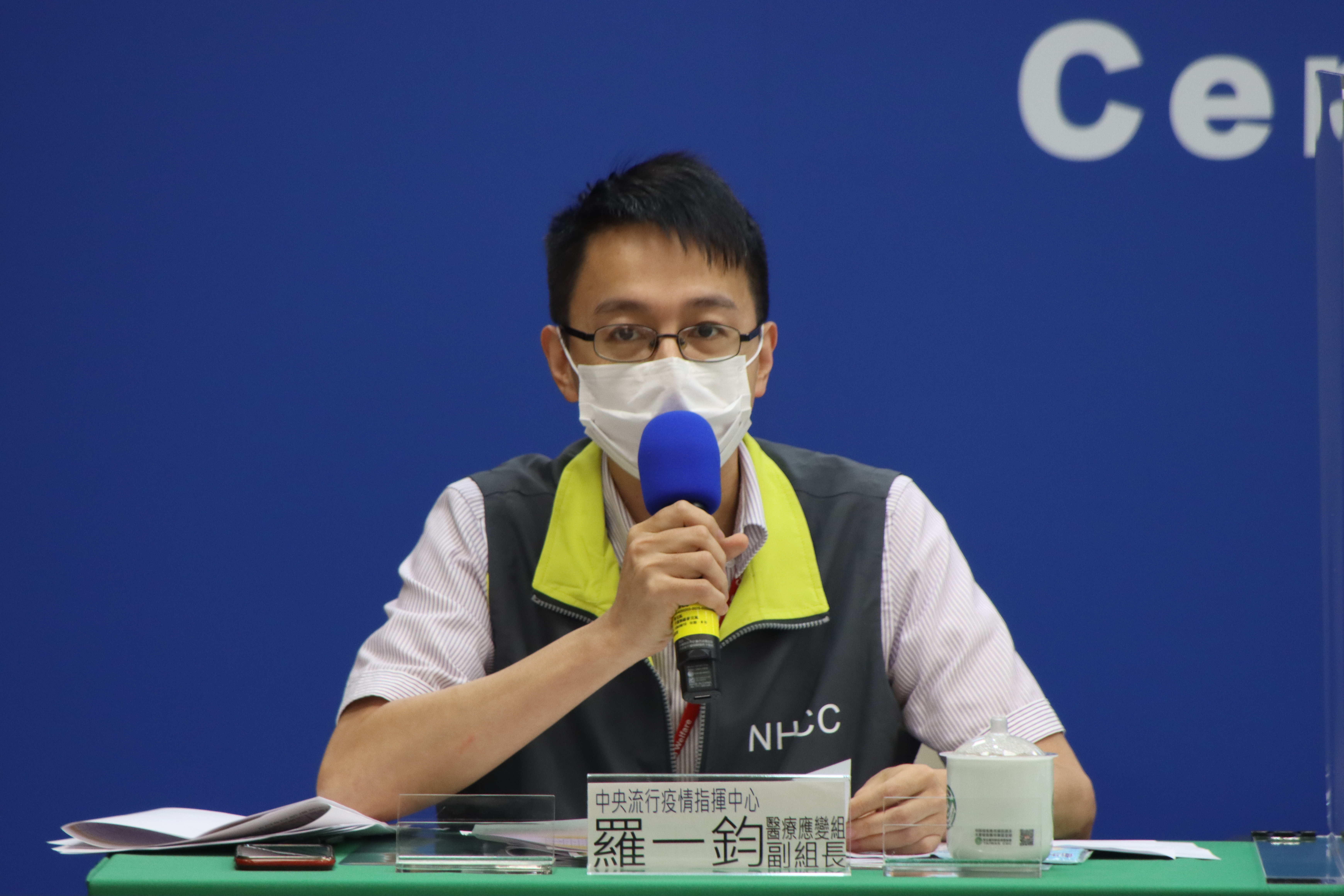 醫療應變組副組長羅一鈞則指稱，目前雙北的家戶感染率仍在40％到45％之間。（指揮中心提供）