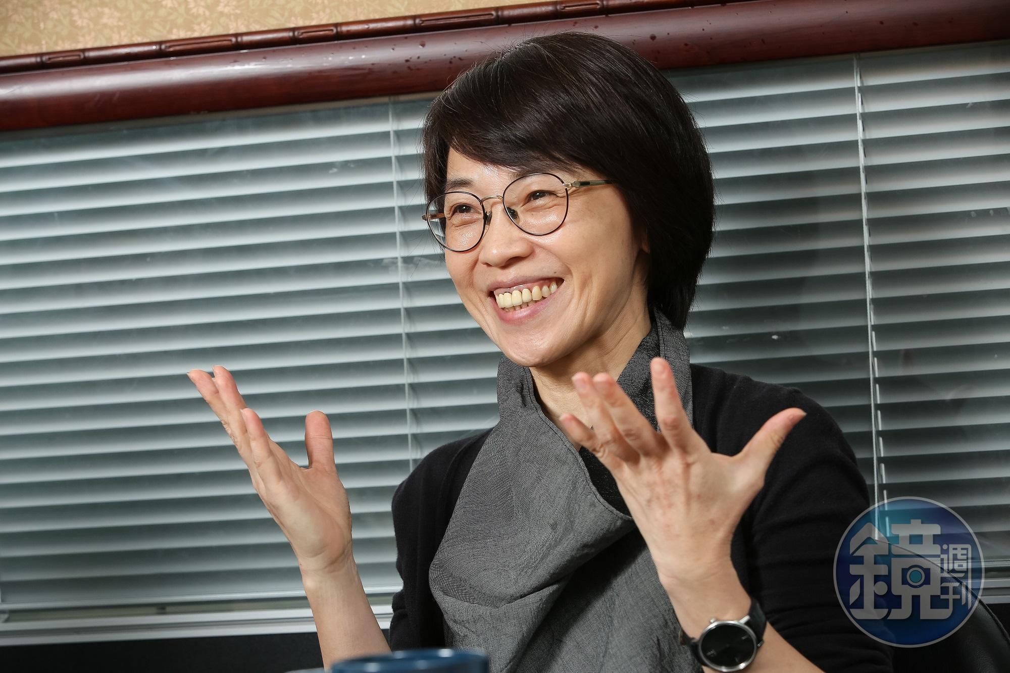 導演周美玲要求凡是接演她作品的演員，都要看書並討論。