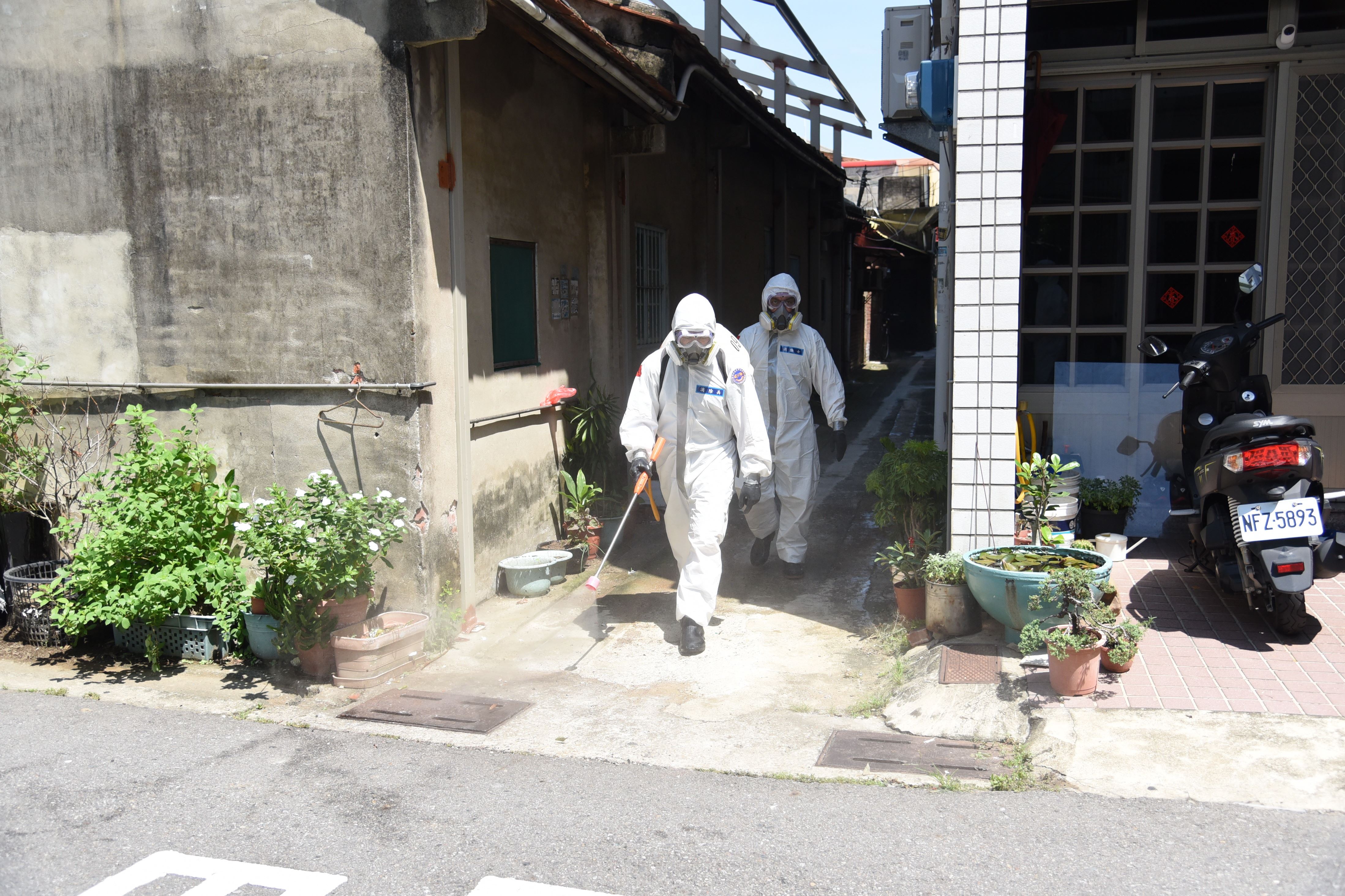 苗栗縣府針對熱區進行清消作業。（苗栗縣府提供）